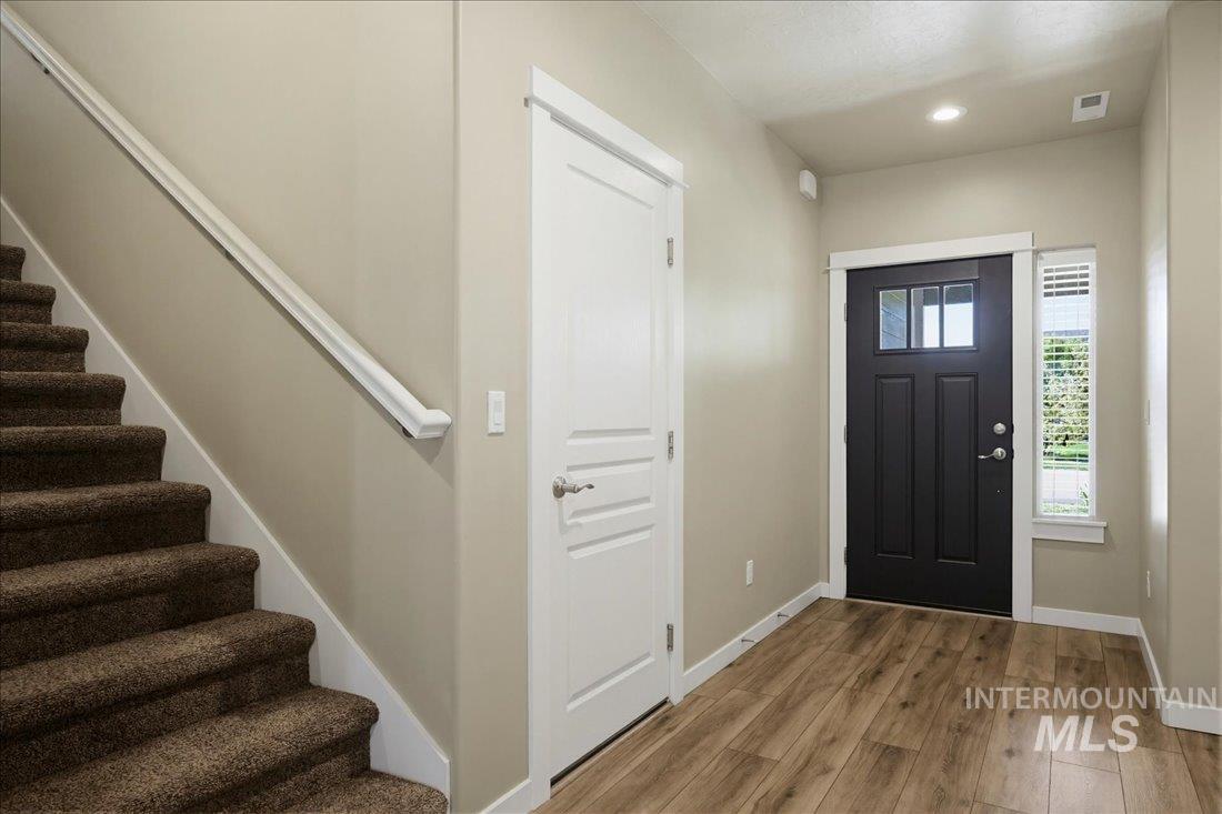 12460 W Azure St, Boise, Idaho 83713, 4 Bedrooms, 3 Bathrooms, Residential For Sale, Price $574,900,MLS 98986713