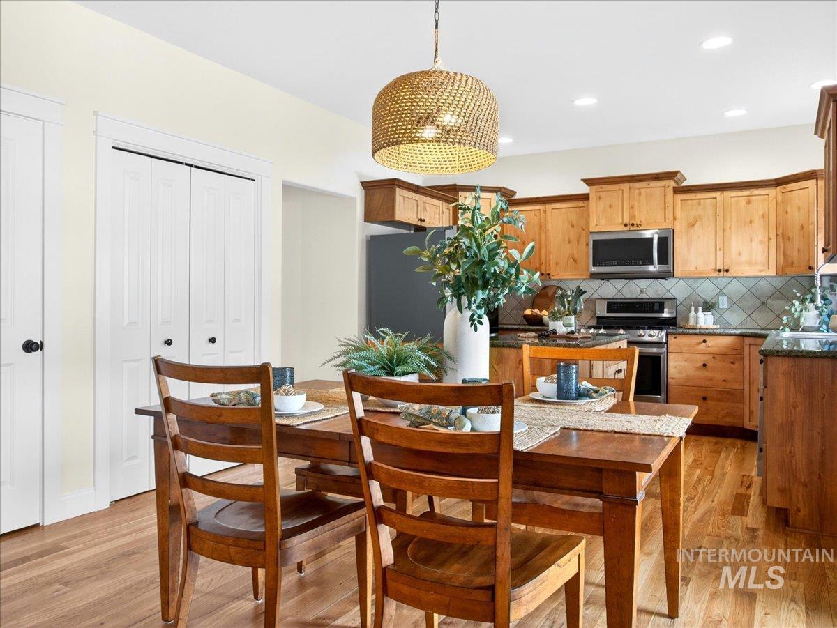 3052 N Christian Way, Meridian, Idaho 83646, 3 Bedrooms, 2.5 Bathrooms, Residential For Sale, Price $515,000,MLS 98986717