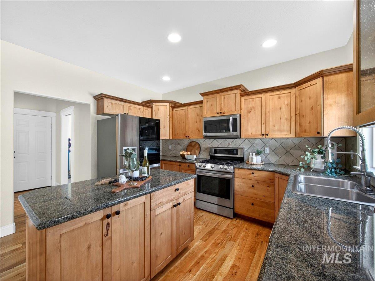 3052 N Christian Way, Meridian, Idaho 83646, 3 Bedrooms, 2.5 Bathrooms, Residential For Sale, Price $515,000,MLS 98986717