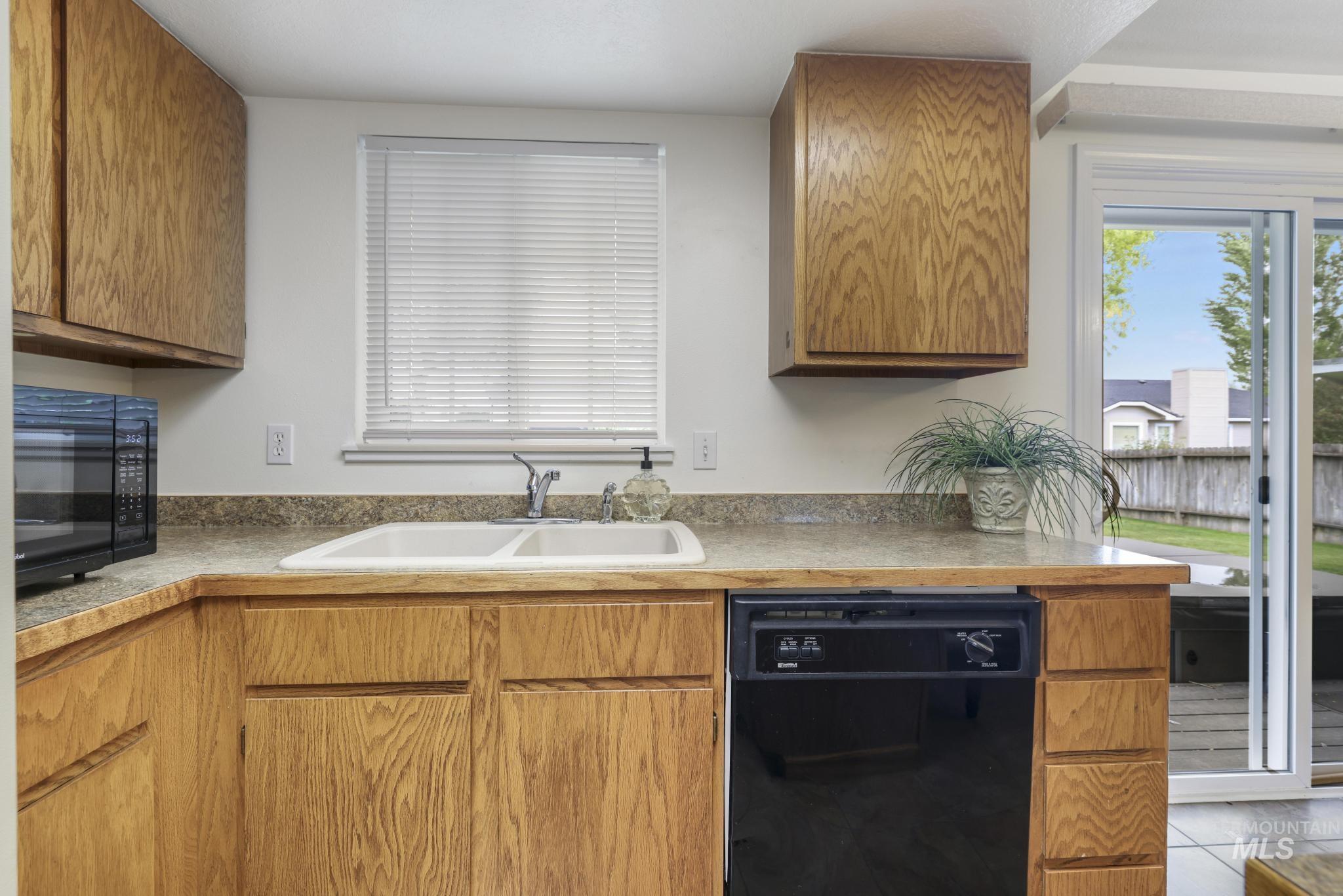 1260 N Blake Street, Twin Falls, Idaho 83301, 3 Bedrooms, 1.5 Bathrooms, Residential For Sale, Price $325,000, 98986719