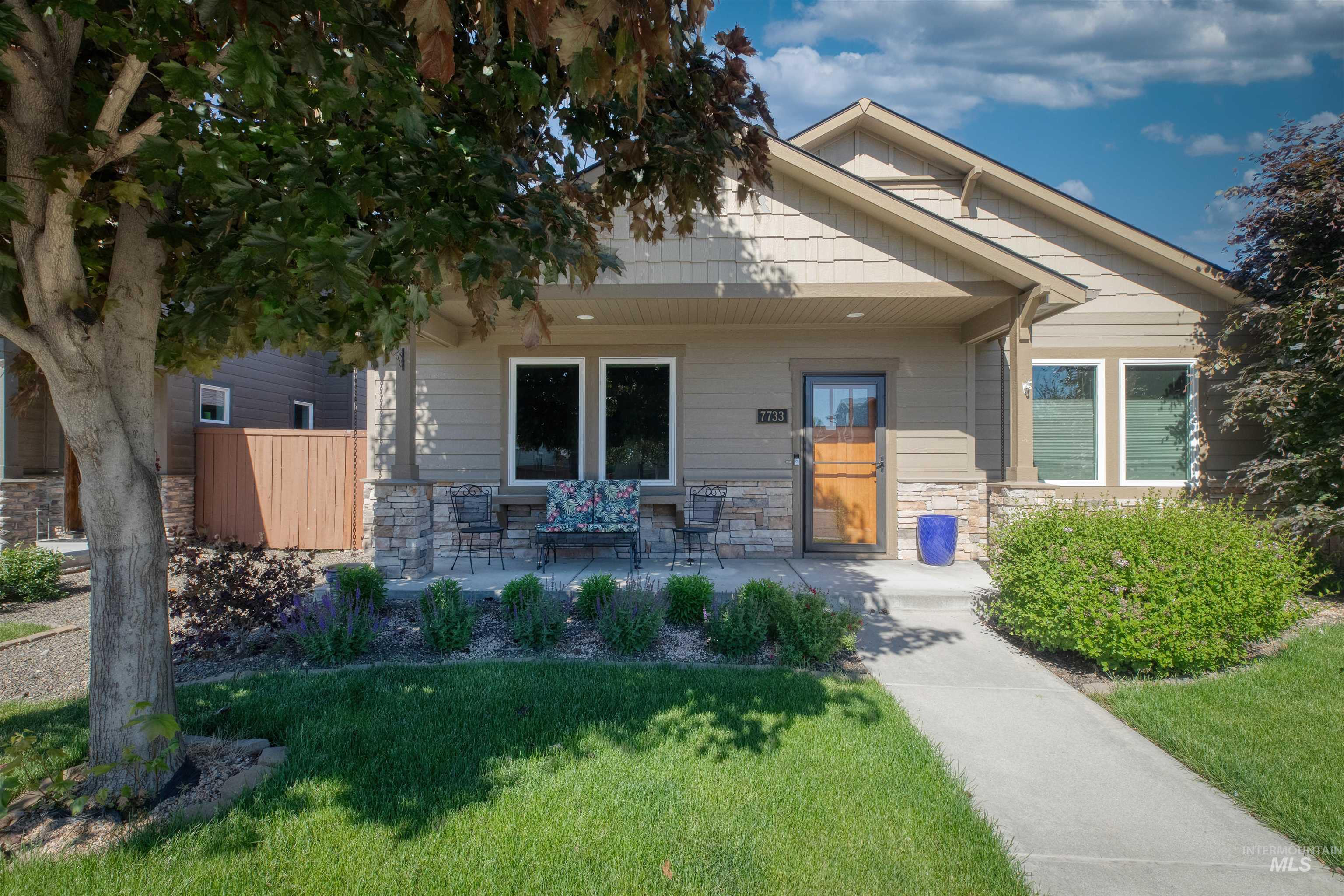 7733 N Abe Avenue, Boise, Idaho 83714-5519, 3 Bedrooms, 2 Bathrooms, Residential For Sale, Price $533,000,MLS 98986720