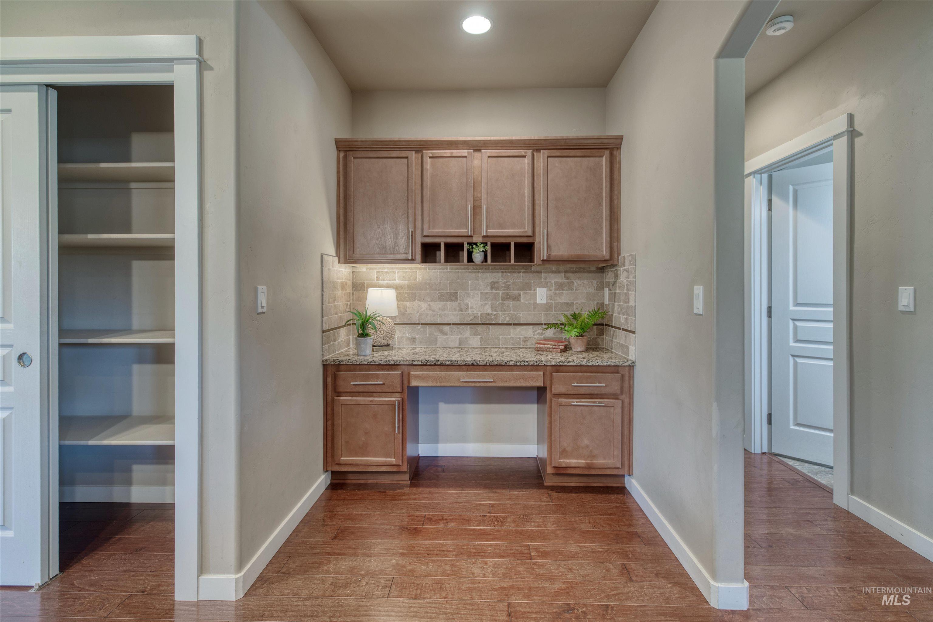 7733 N Abe Avenue, Boise, Idaho 83714-5519, 3 Bedrooms, 2 Bathrooms, Residential For Sale, Price $533,000,MLS 98986720