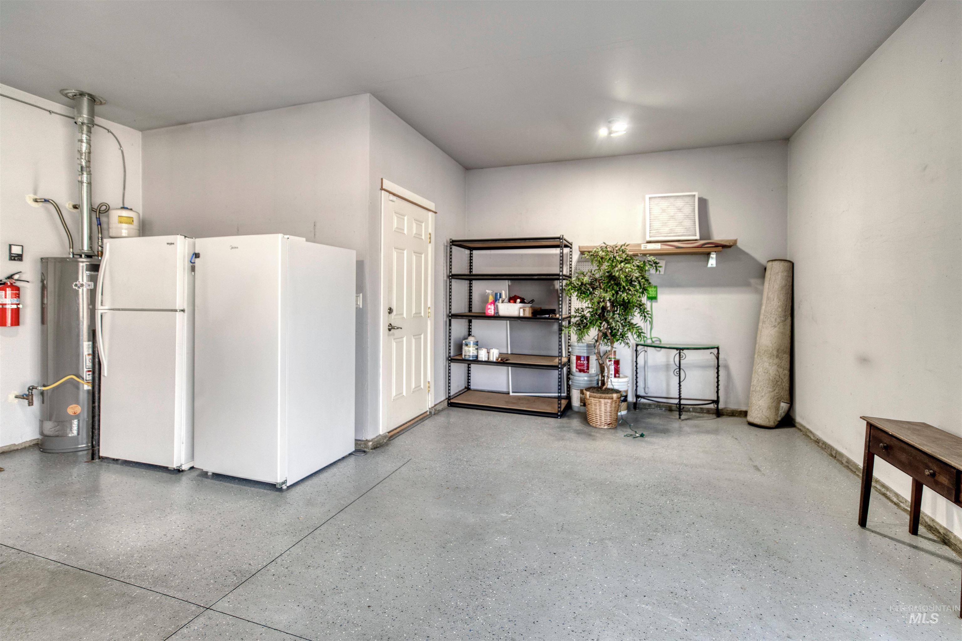 7733 N Abe Avenue, Boise, Idaho 83714-5519, 3 Bedrooms, 2 Bathrooms, Residential For Sale, Price $533,000,MLS 98986720