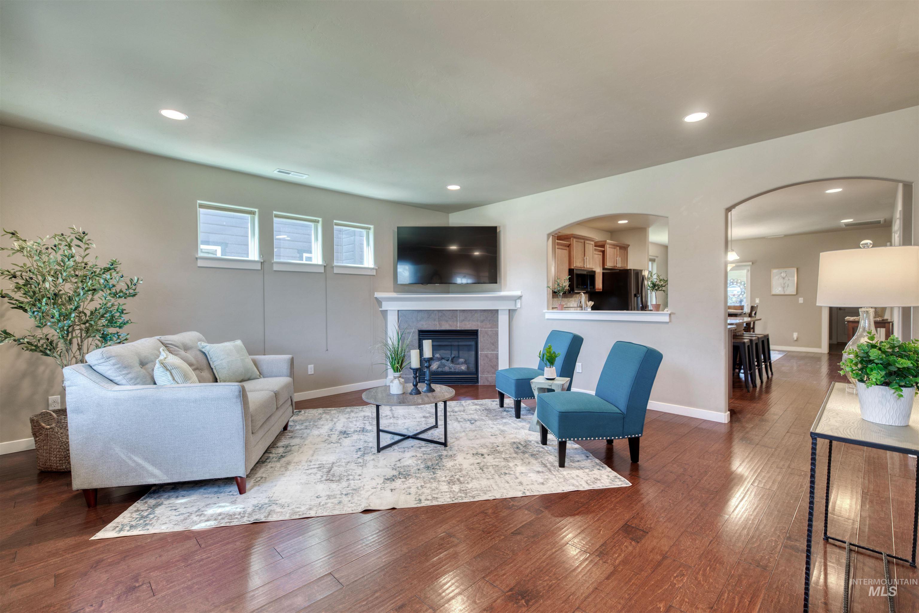 7733 N Abe Avenue, Boise, Idaho 83714-5519, 3 Bedrooms, 2 Bathrooms, Residential For Sale, Price $533,000,MLS 98986720