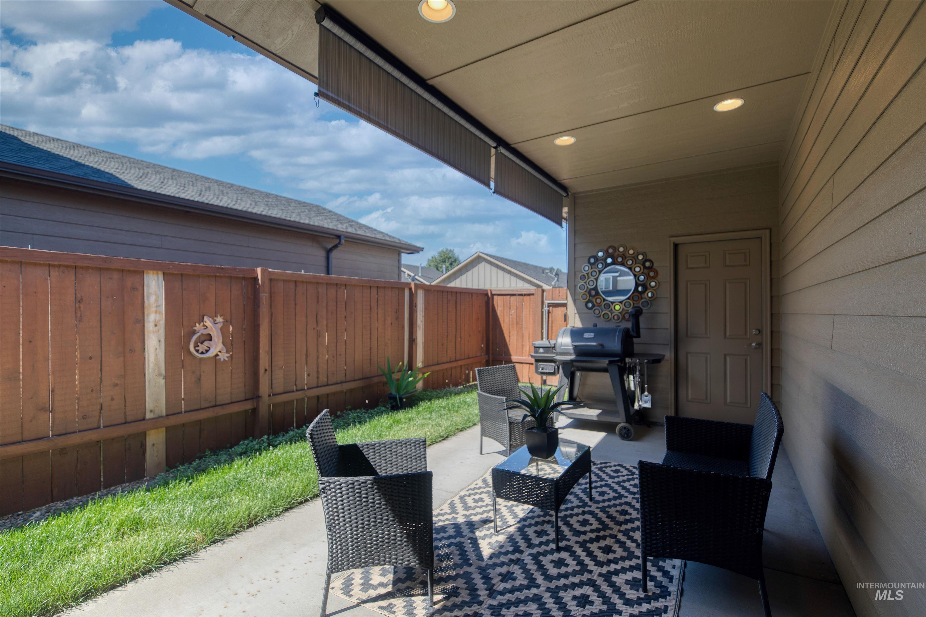 7733 N Abe Avenue, Boise, Idaho 83714-5519, 3 Bedrooms, 2 Bathrooms, Residential For Sale, Price $533,000,MLS 98986720