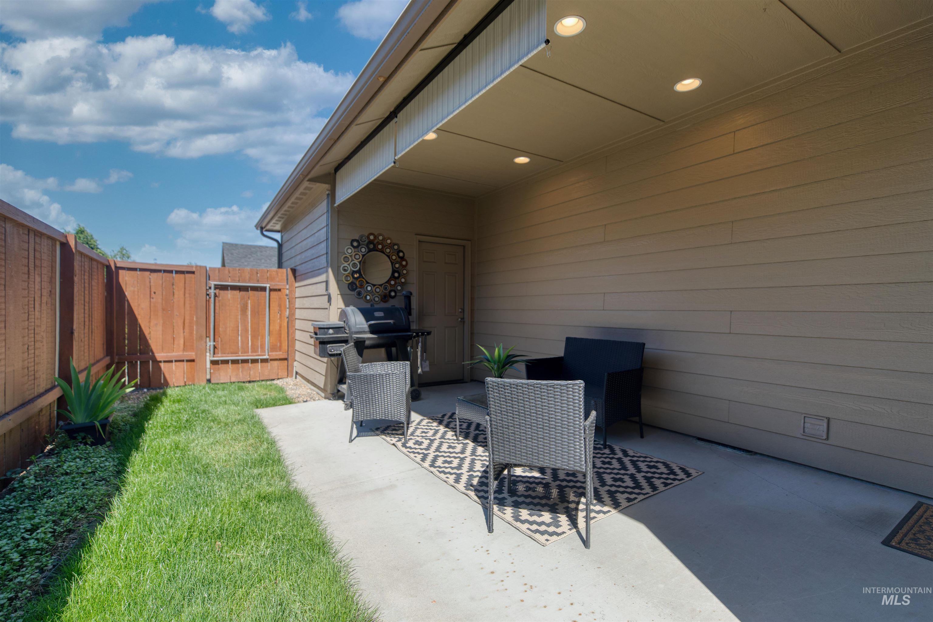 7733 N Abe Avenue, Boise, Idaho 83714-5519, 3 Bedrooms, 2 Bathrooms, Residential For Sale, Price $533,000,MLS 98986720