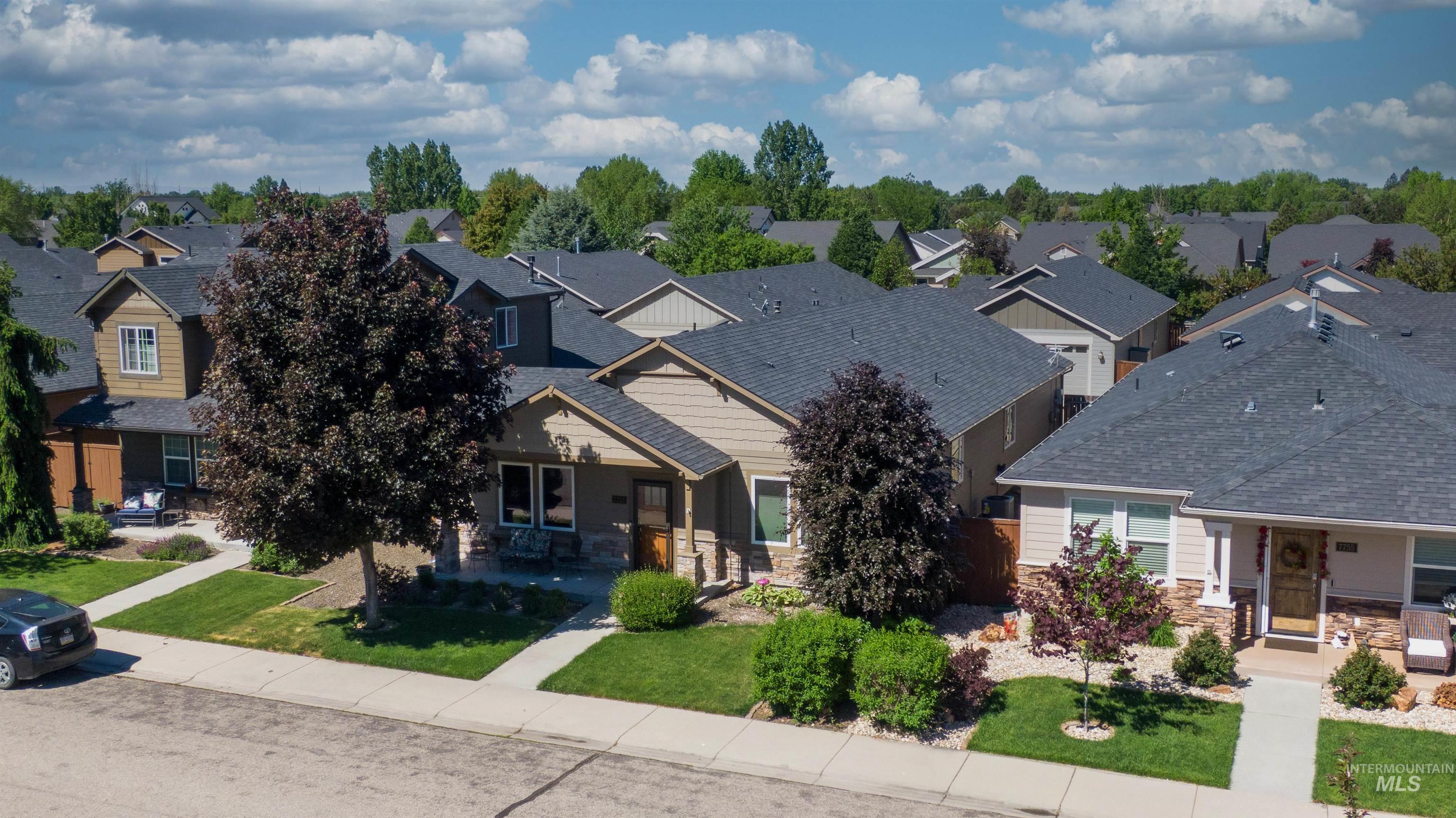 7733 N Abe Avenue, Boise, Idaho 83714-5519, 3 Bedrooms, 2 Bathrooms, Residential For Sale, Price $533,000,MLS 98986720