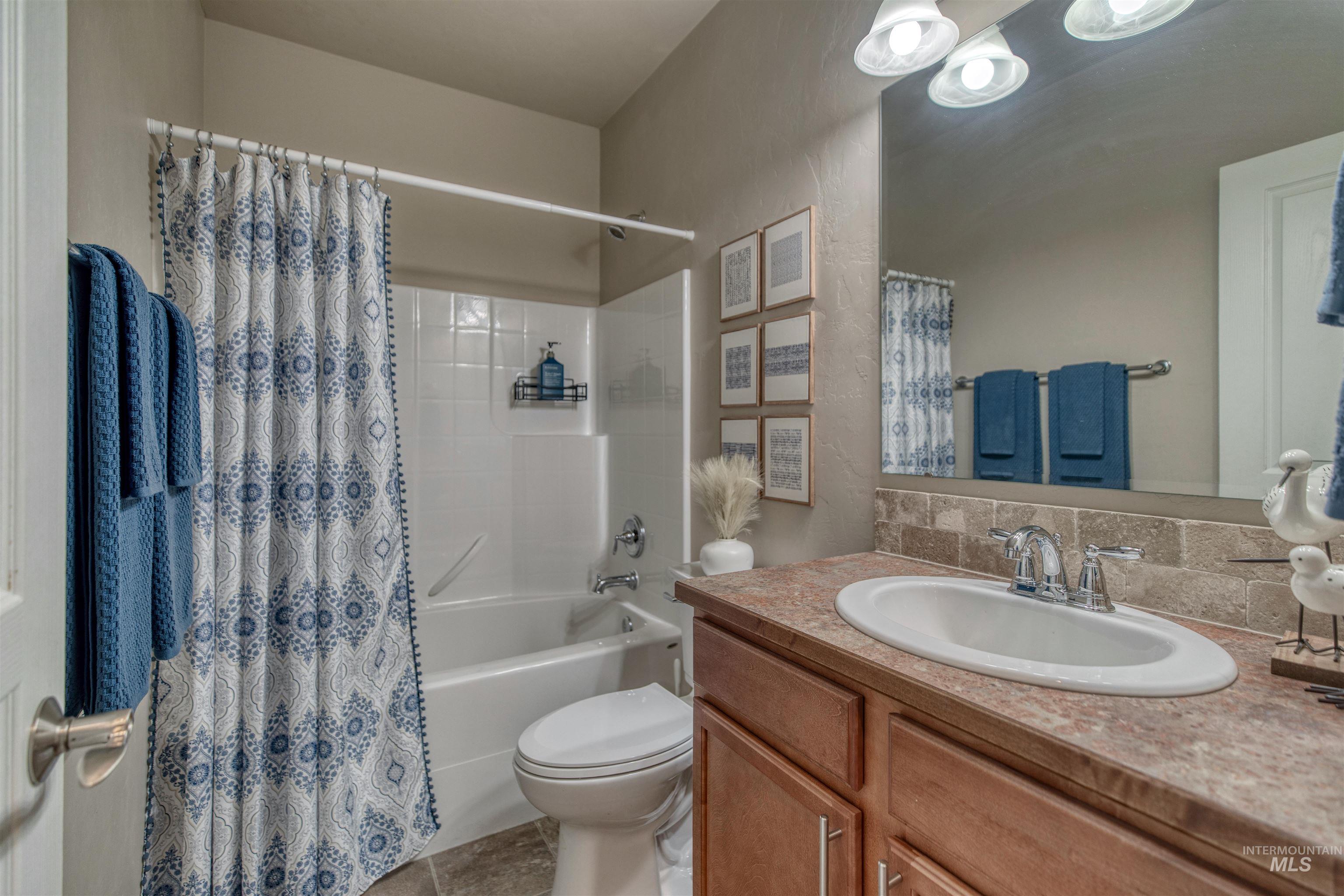 7733 N Abe Avenue, Boise, Idaho 83714-5519, 3 Bedrooms, 2 Bathrooms, Residential For Sale, Price $533,000,MLS 98986720