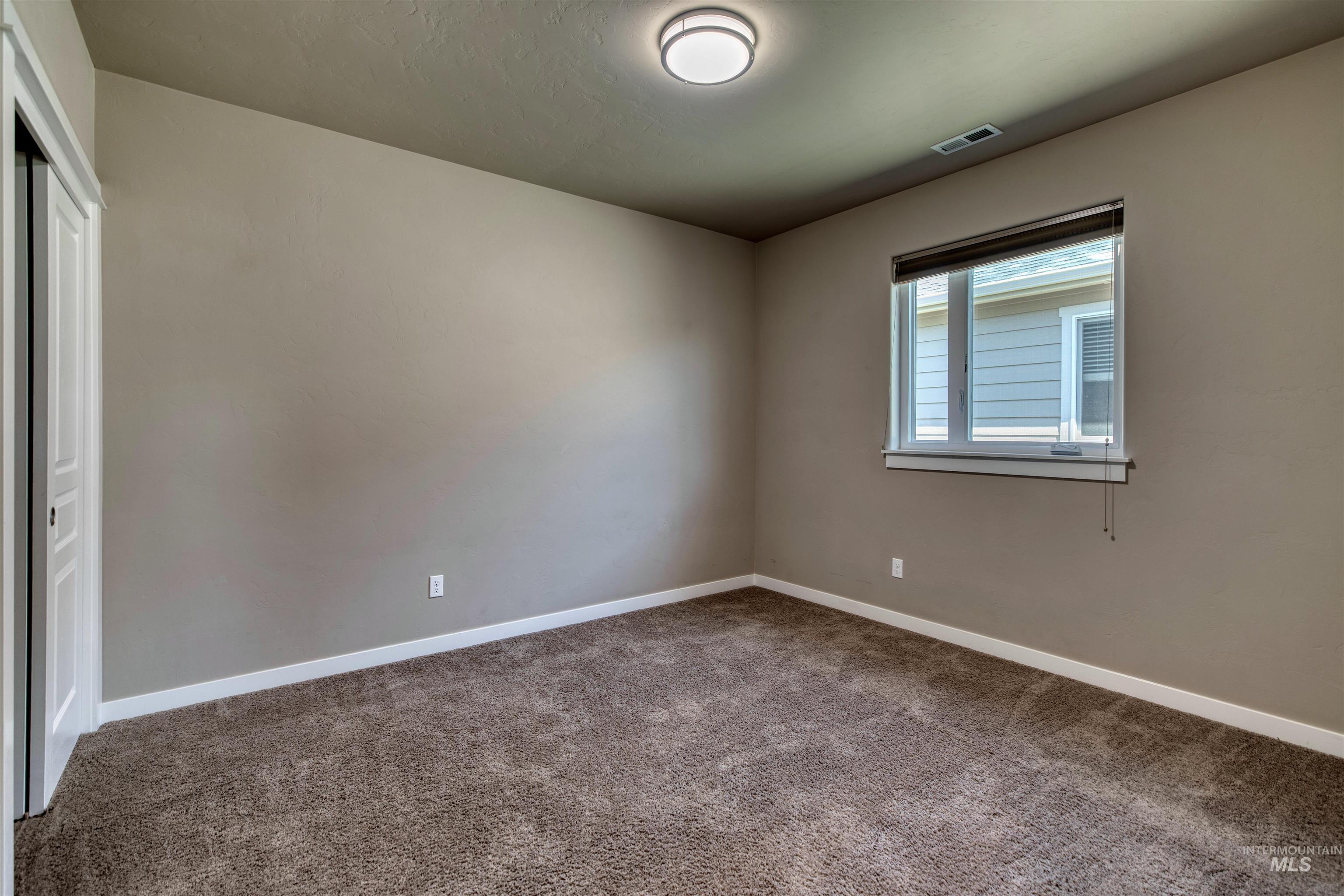 7733 N Abe Avenue, Boise, Idaho 83714-5519, 3 Bedrooms, 2 Bathrooms, Residential For Sale, Price $533,000,MLS 98986720