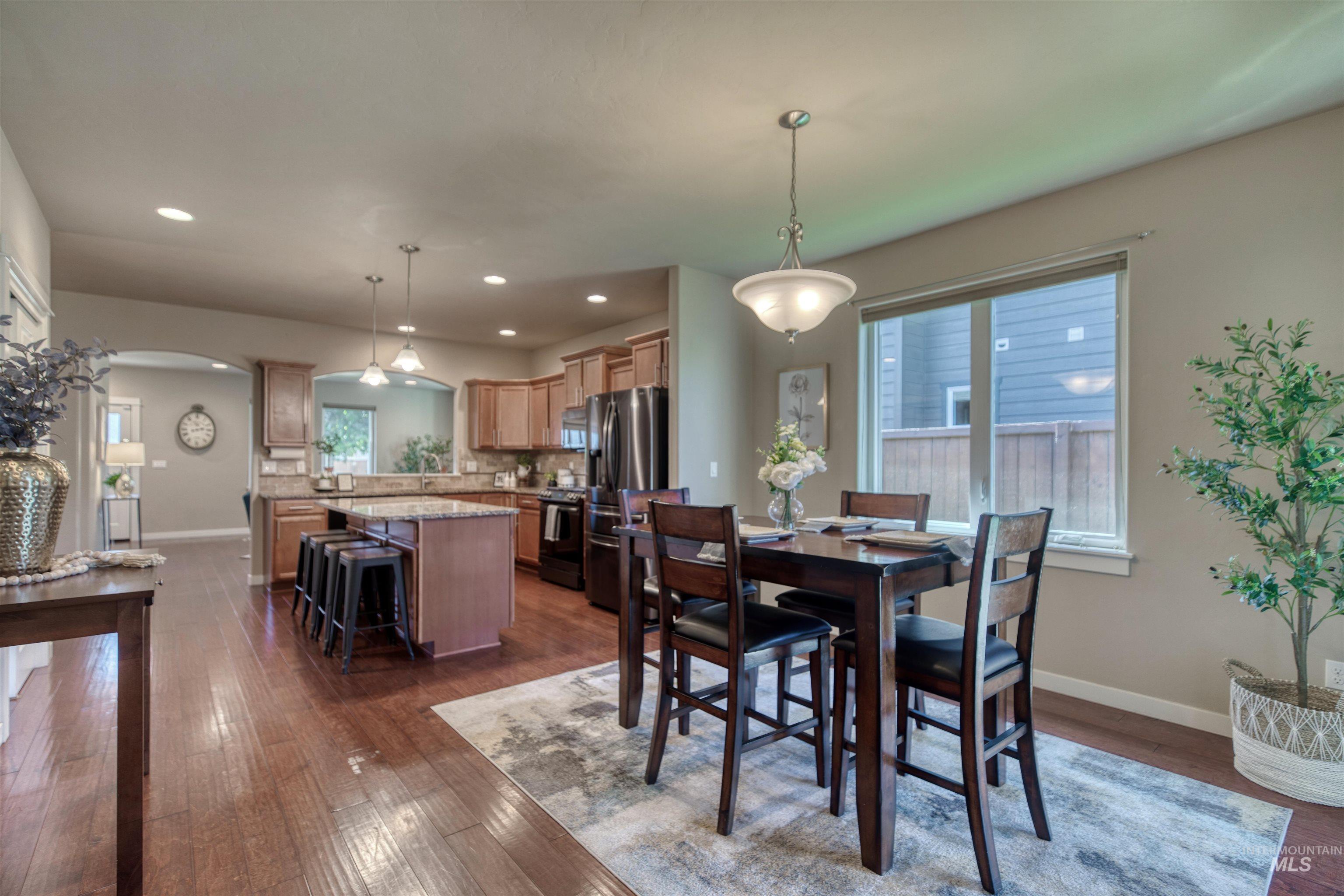 7733 N Abe Avenue, Boise, Idaho 83714-5519, 3 Bedrooms, 2 Bathrooms, Residential For Sale, Price $533,000,MLS 98986720