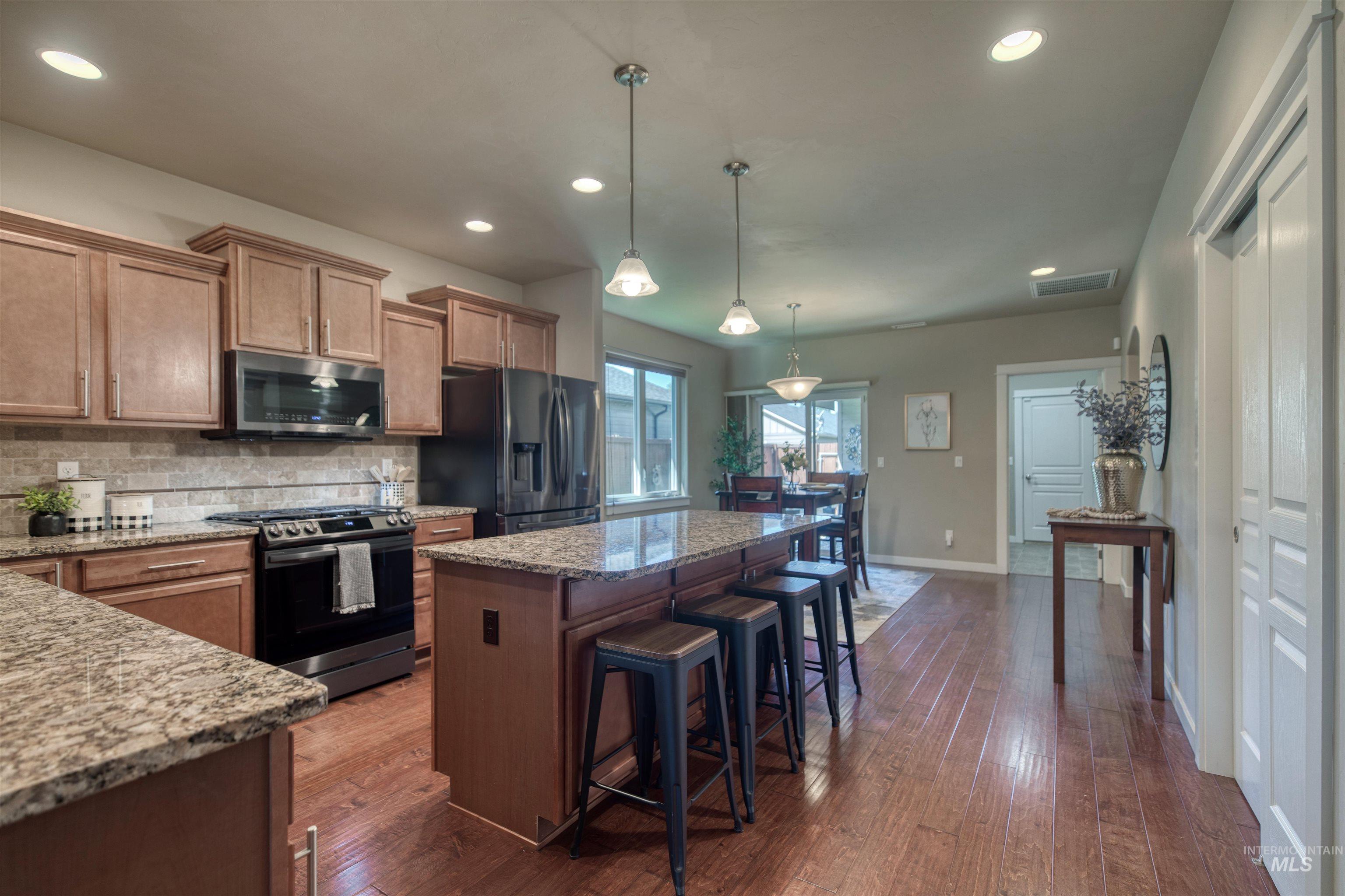 7733 N Abe Avenue, Boise, Idaho 83714-5519, 3 Bedrooms, 2 Bathrooms, Residential For Sale, Price $533,000,MLS 98986720
