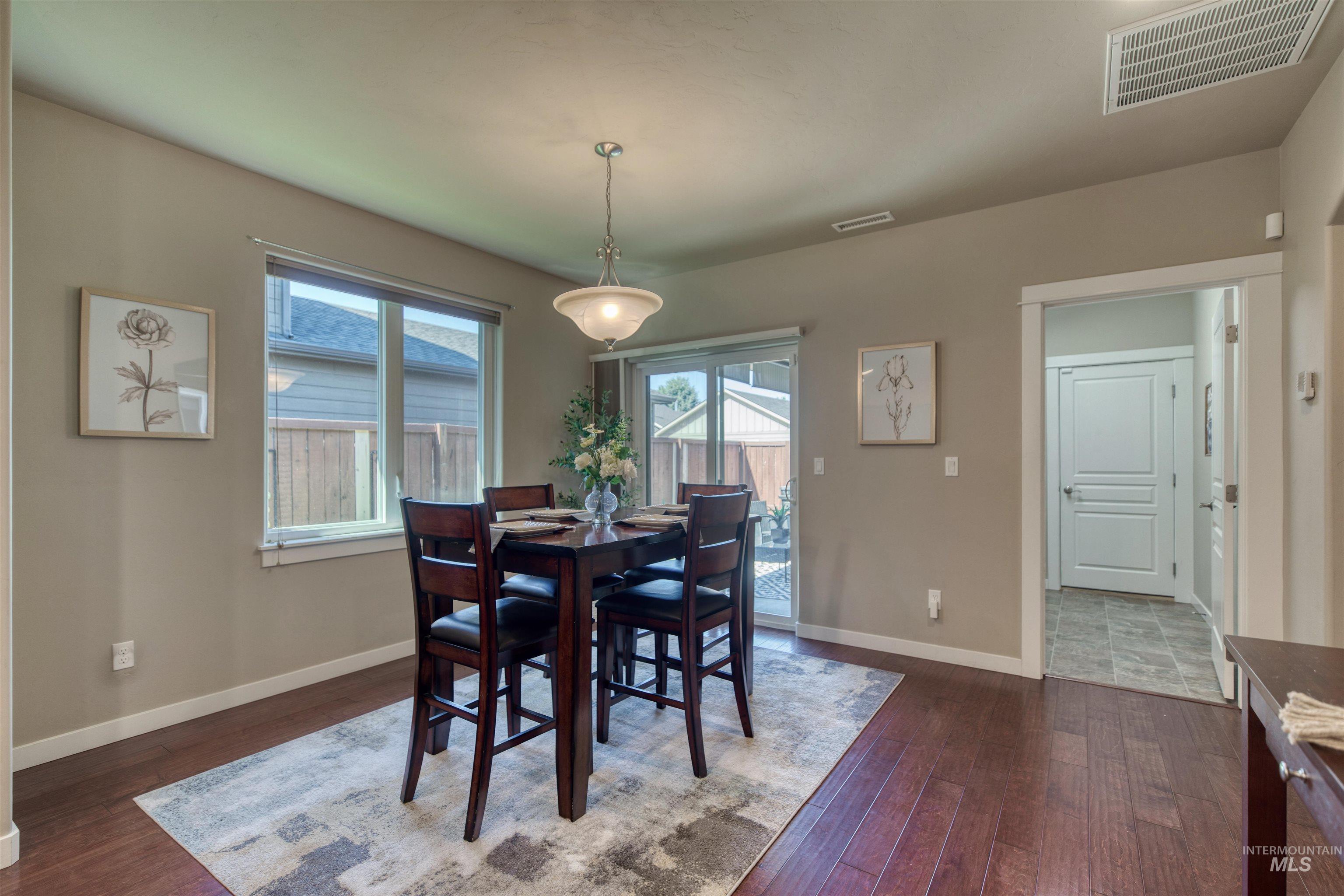 7733 N Abe Avenue, Boise, Idaho 83714-5519, 3 Bedrooms, 2 Bathrooms, Residential For Sale, Price $533,000,MLS 98986720