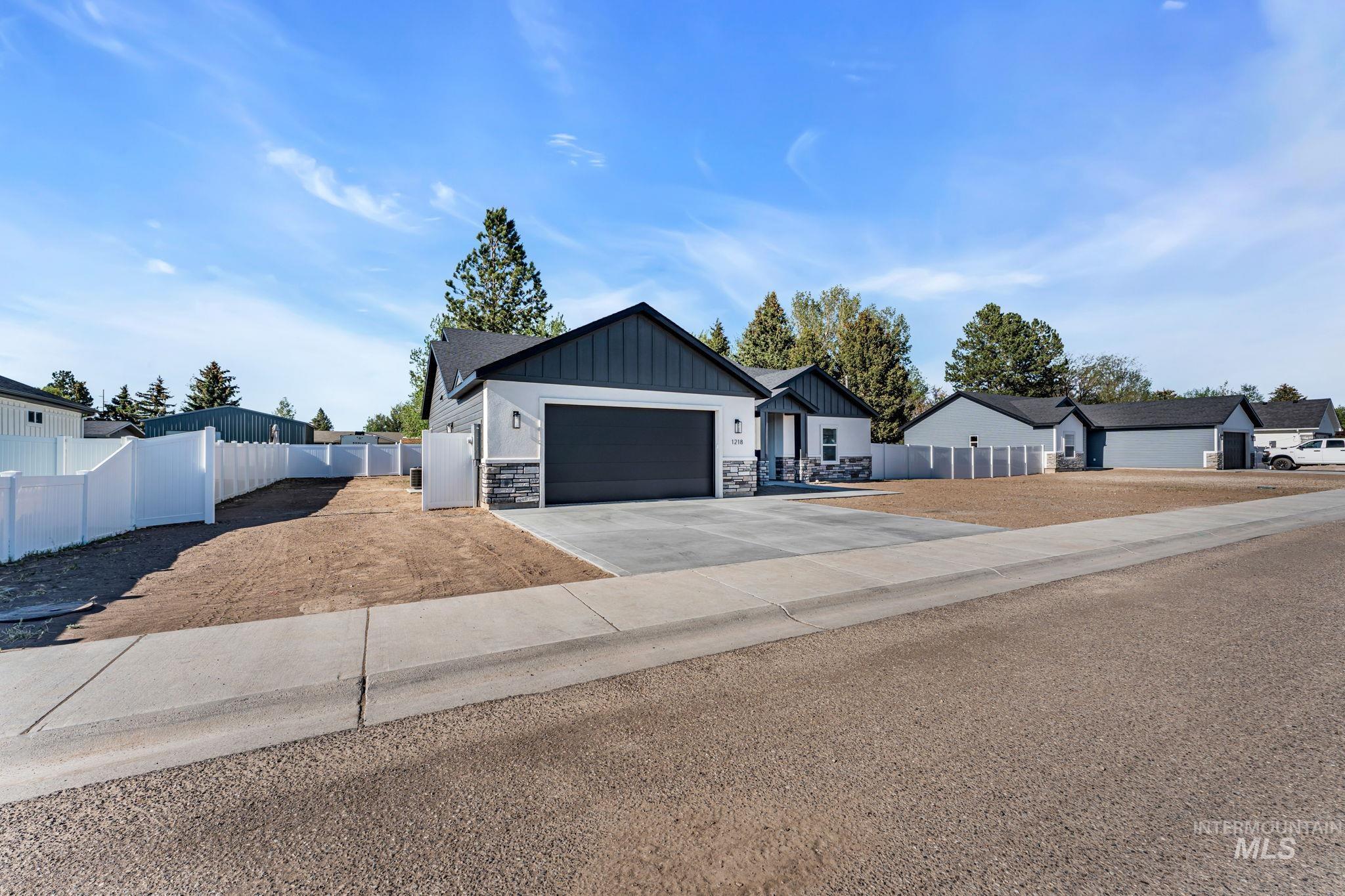 1218 Jade Drive, Rupert, Idaho 83350, 3 Bedrooms, 2 Bathrooms, Residential For Sale, Price $435,000,MLS 98986722