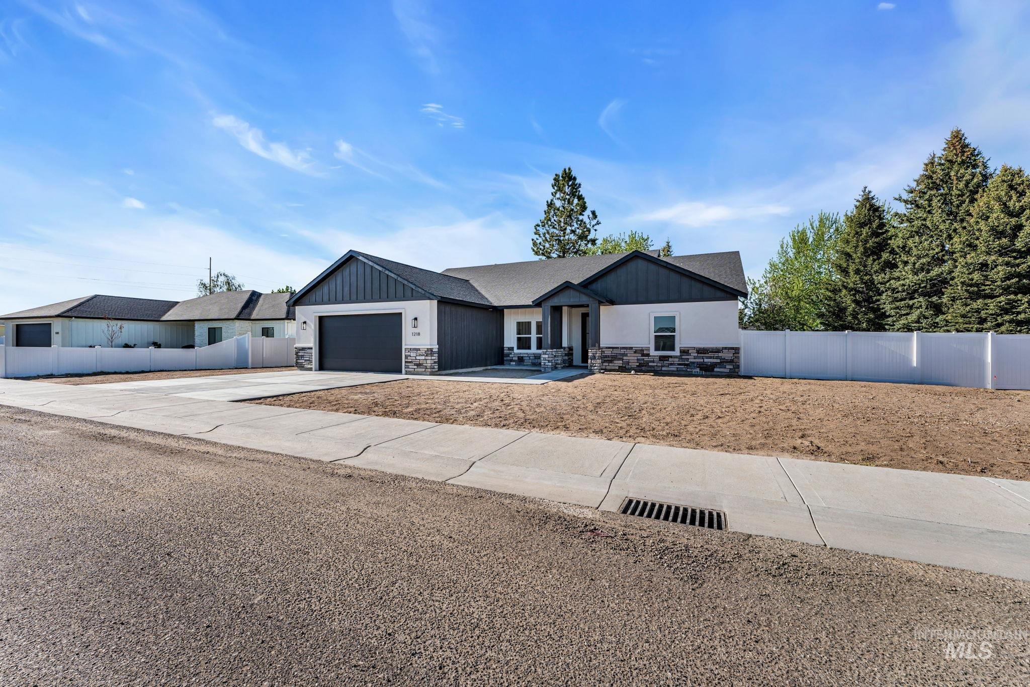 1218 Jade Drive, Rupert, Idaho 83350, 3 Bedrooms, 2 Bathrooms, Residential For Sale, Price $435,000,MLS 98986722