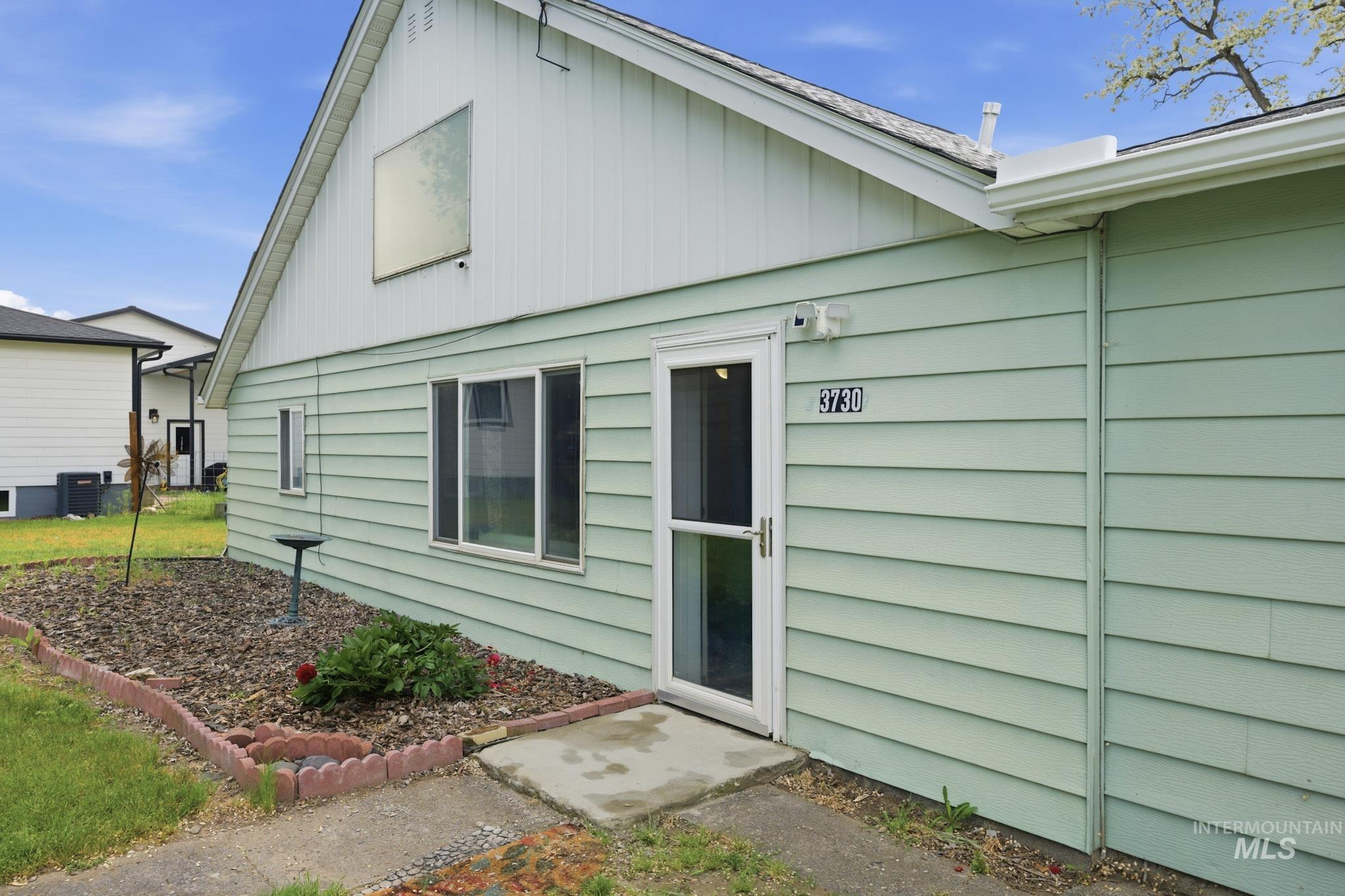3730 21st Street, Lewiston, Idaho 83501, 4 Bedrooms, 1.5 Bathrooms, Residential For Sale, Price $399,000,MLS 98986725