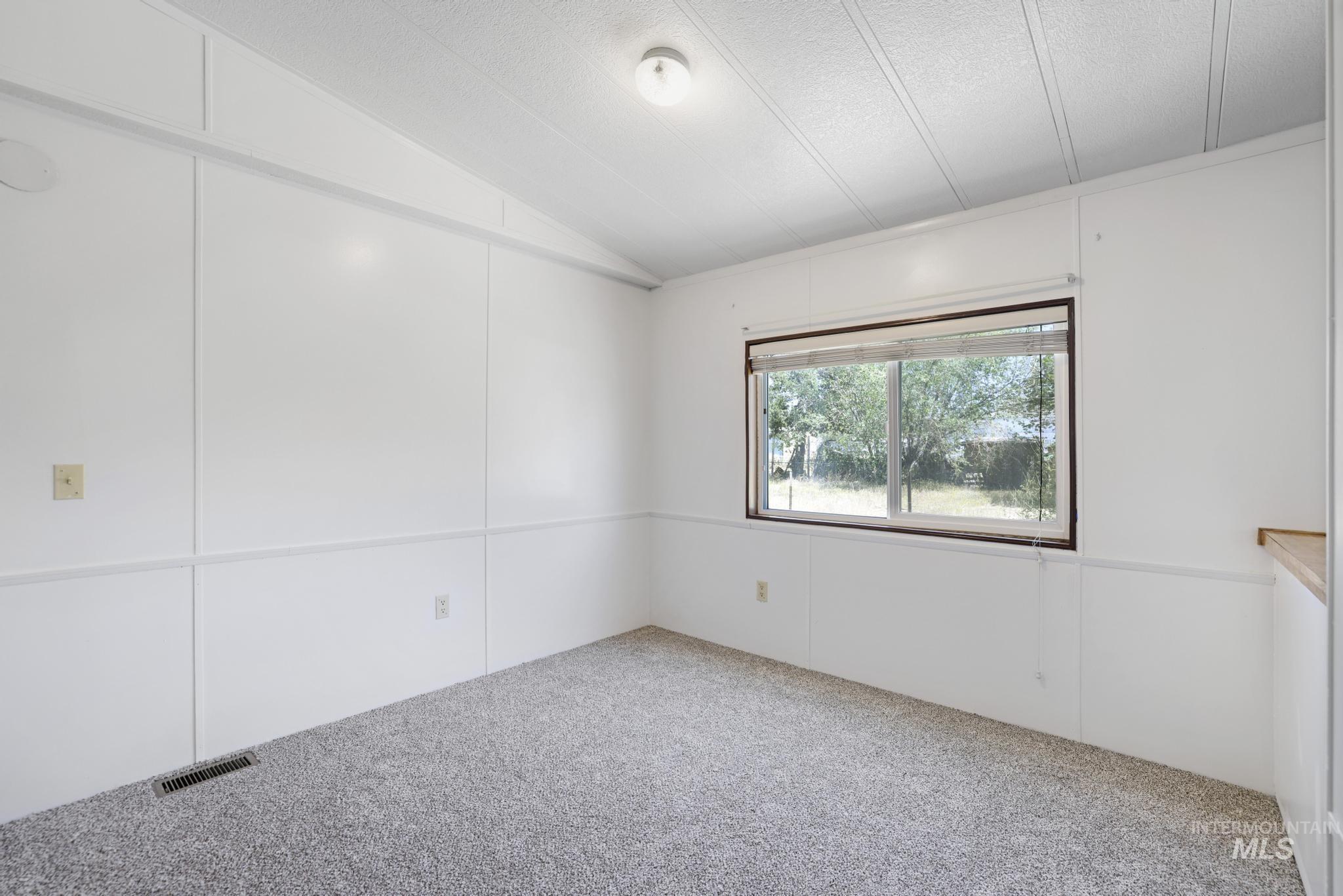 1042 2nd Ave. W, Twin Falls, Idaho 83301, 3 Bedrooms, 2 Bathrooms, Residential For Sale, Price $246,000, 98986733