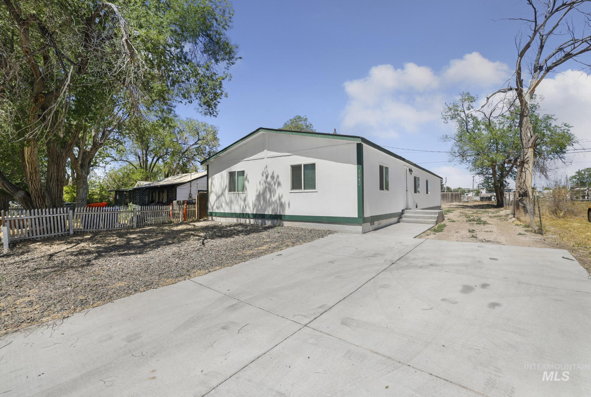 1042 2nd Ave. W, Twin Falls, Idaho 83301, 3 Bedrooms, 2 Bathrooms, Residential For Sale, Price $246,000, 98986733