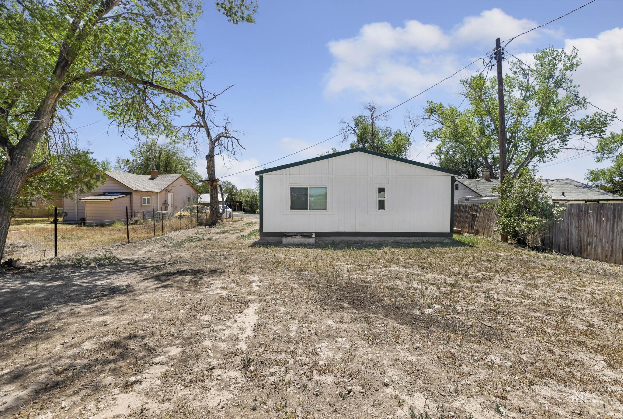 1042 2nd Ave. W, Twin Falls, Idaho 83301, 3 Bedrooms, 2 Bathrooms, Residential For Sale, Price $246,000, 98986733
