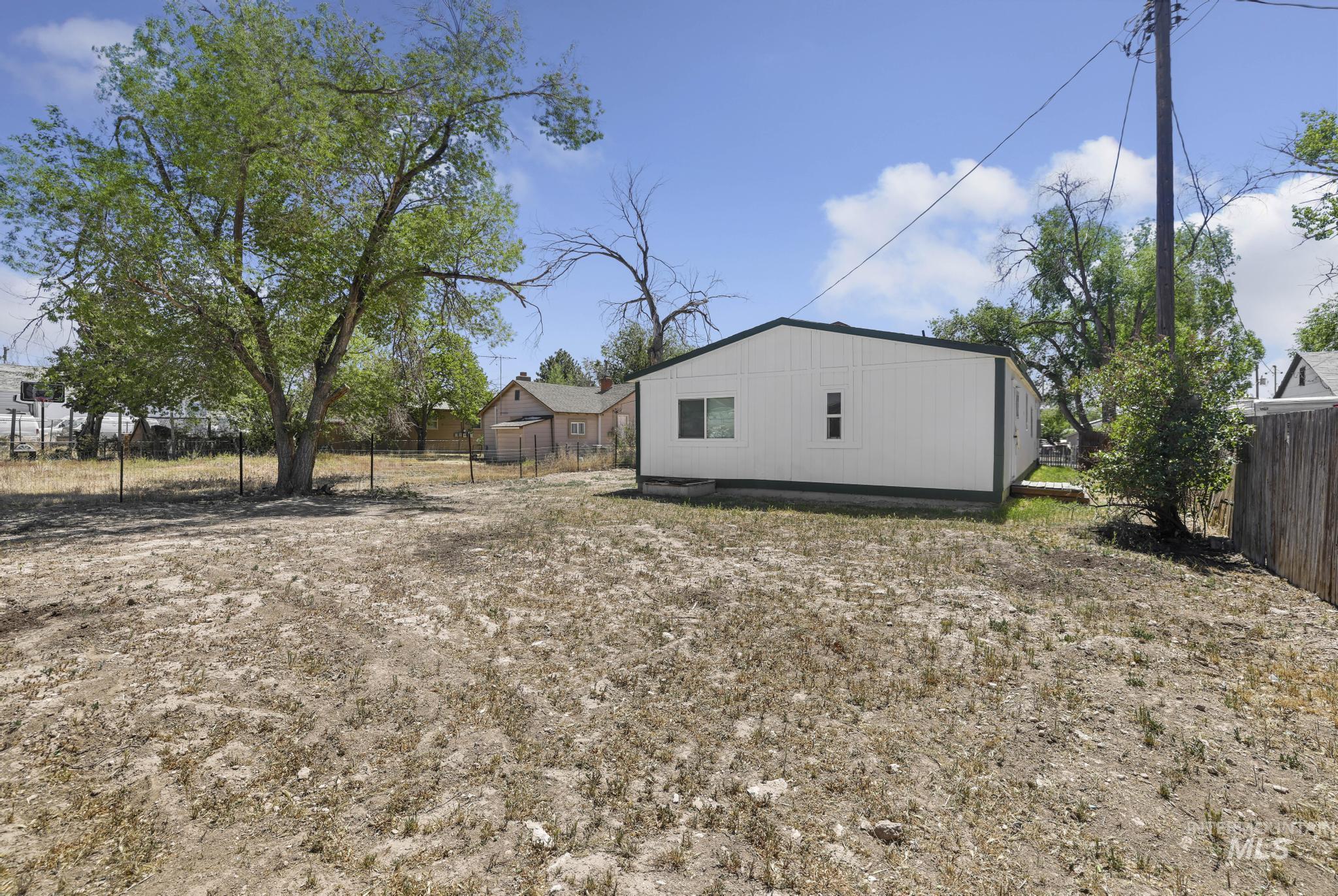 1042 2nd Ave. W, Twin Falls, Idaho 83301, 3 Bedrooms, 2 Bathrooms, Residential For Sale, Price $246,000, 98986733