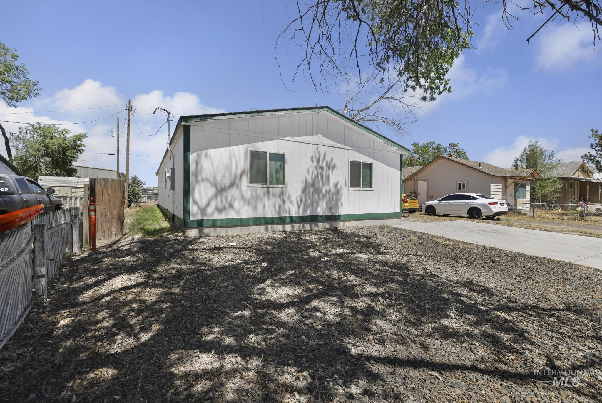 1042 2nd Ave. W, Twin Falls, Idaho 83301, 3 Bedrooms, 2 Bathrooms, Residential For Sale, Price $246,000, 98986733