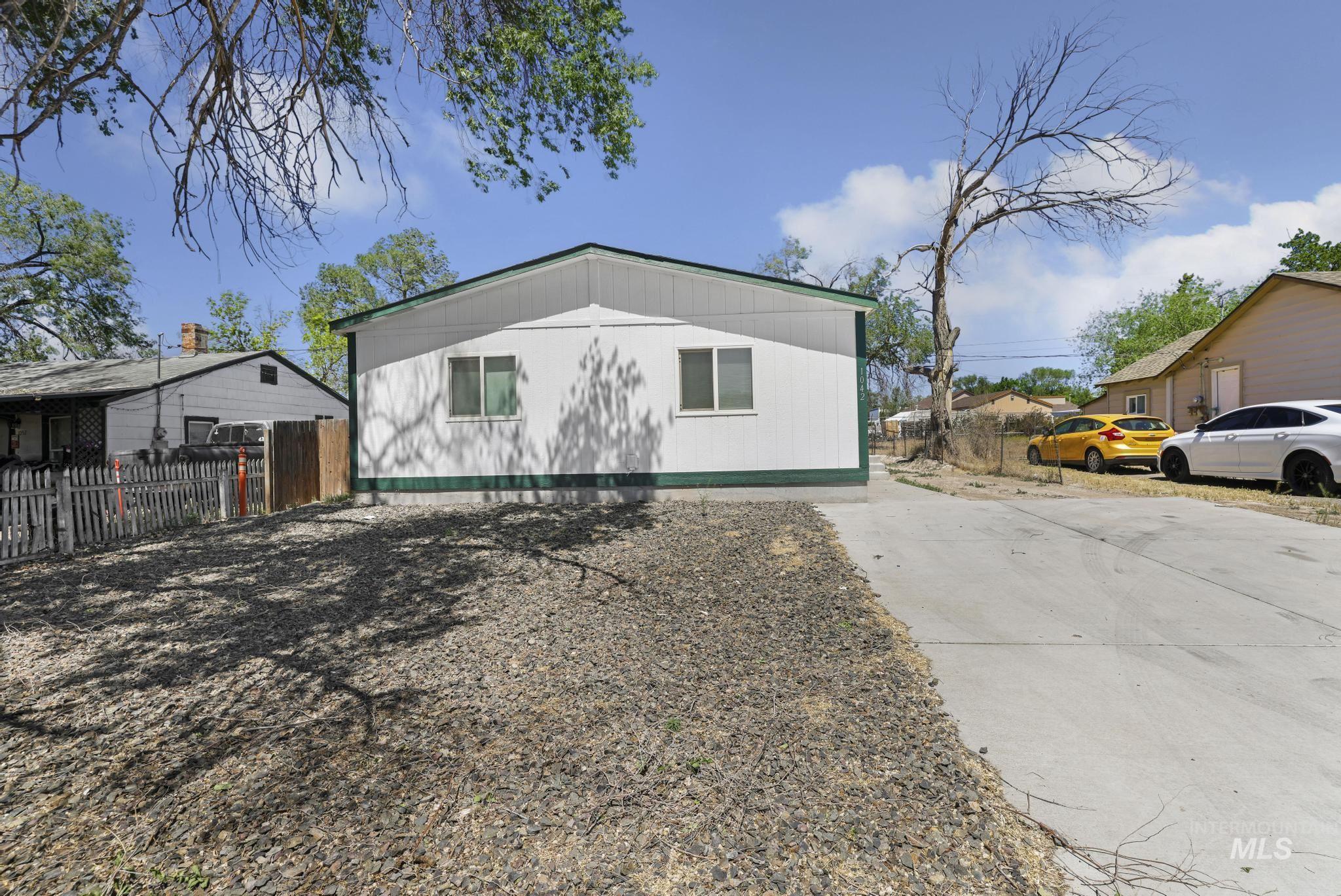 1042 2nd Ave. W, Twin Falls, Idaho 83301, 3 Bedrooms, 2 Bathrooms, Residential For Sale, Price $246,000, 98986733