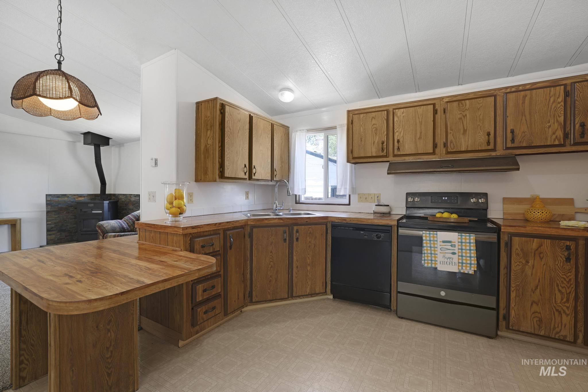 1042 2nd Ave. W, Twin Falls, Idaho 83301, 3 Bedrooms, 2 Bathrooms, Residential For Sale, Price $246,000, 98986733
