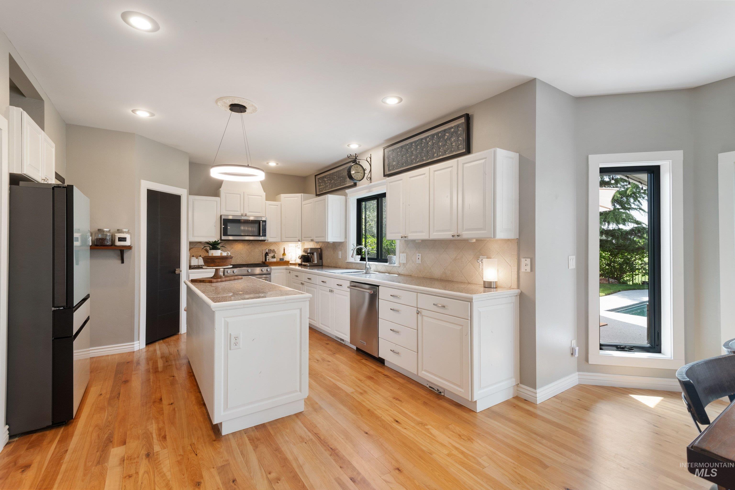 4220 W Dawson Dr, Meridian, Idaho 83646, 4 Bedrooms, 2.5 Bathrooms, Residential For Sale, Price $859,900, 98986734