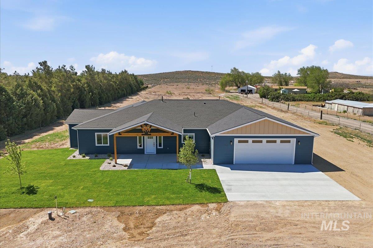 925 NE Beaman Rd., Mountain Home, Idaho 83647, 4 Bedrooms, 2.5 Bathrooms, Residential For Sale, Price $715,000, 98986755