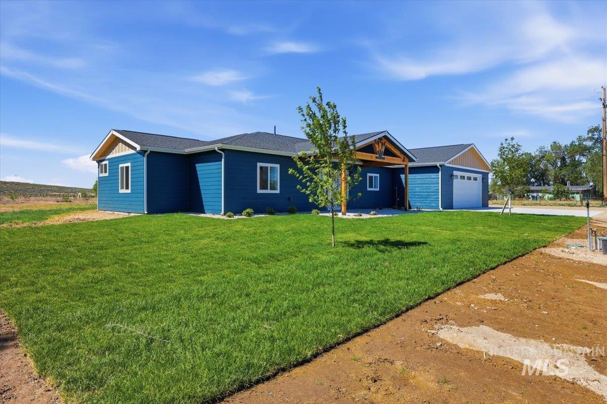 925 NE Beaman Rd., Mountain Home, Idaho 83647, 4 Bedrooms, 2.5 Bathrooms, Residential For Sale, Price $715,000, 98986755