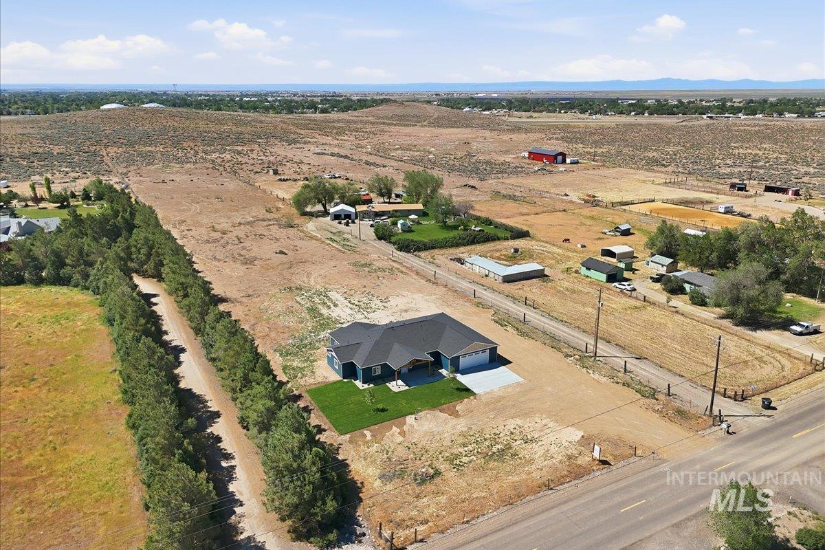 925 NE Beaman Rd., Mountain Home, Idaho 83647, 4 Bedrooms, 2.5 Bathrooms, Residential For Sale, Price $715,000, 98986755