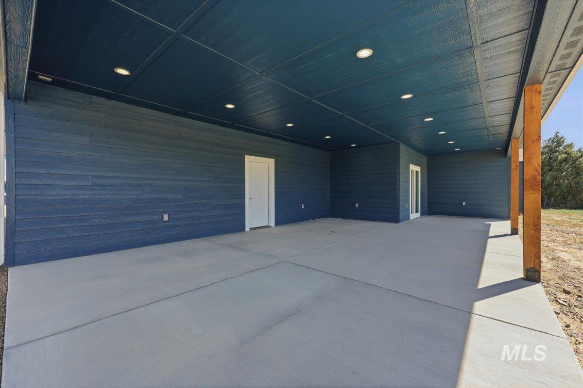 925 NE Beaman Rd., Mountain Home, Idaho 83647, 4 Bedrooms, 2.5 Bathrooms, Residential For Sale, Price $715,000, 98986755