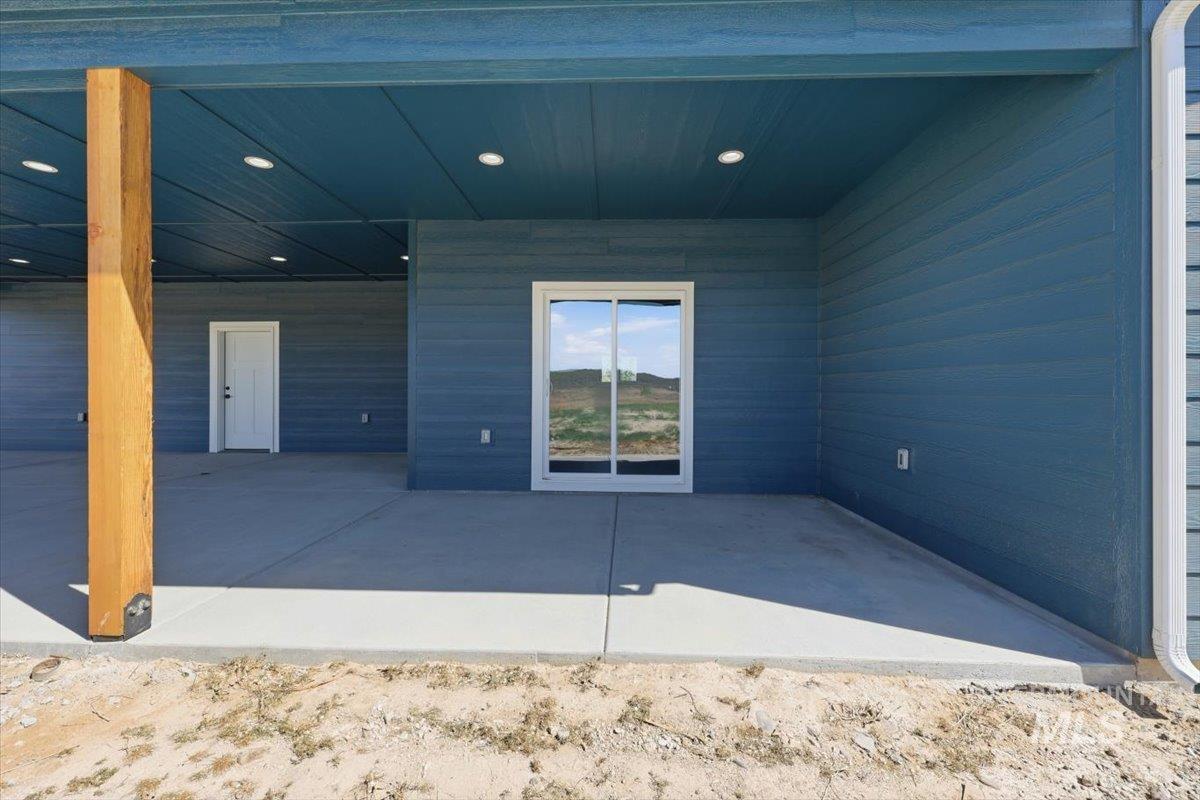 925 NE Beaman Rd., Mountain Home, Idaho 83647, 4 Bedrooms, 2.5 Bathrooms, Residential For Sale, Price $715,000, 98986755