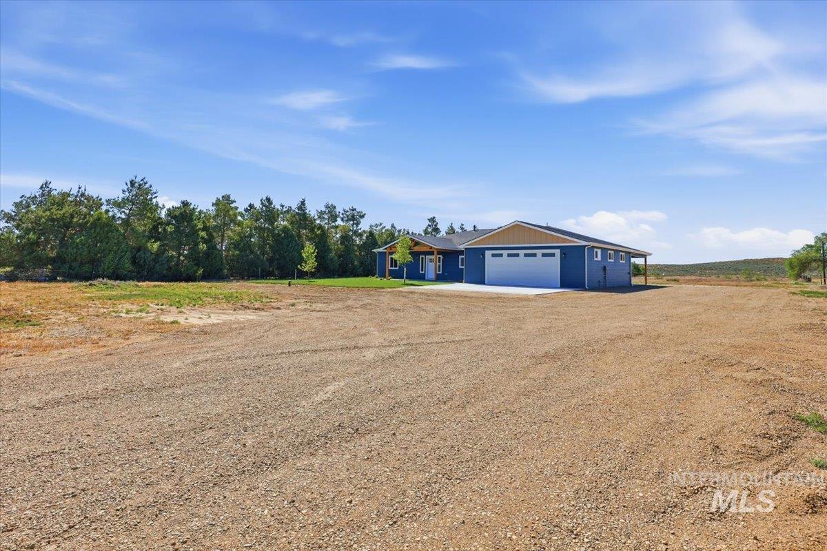 925 NE Beaman Rd., Mountain Home, Idaho 83647, 4 Bedrooms, 2.5 Bathrooms, Residential For Sale, Price $715,000, 98986755