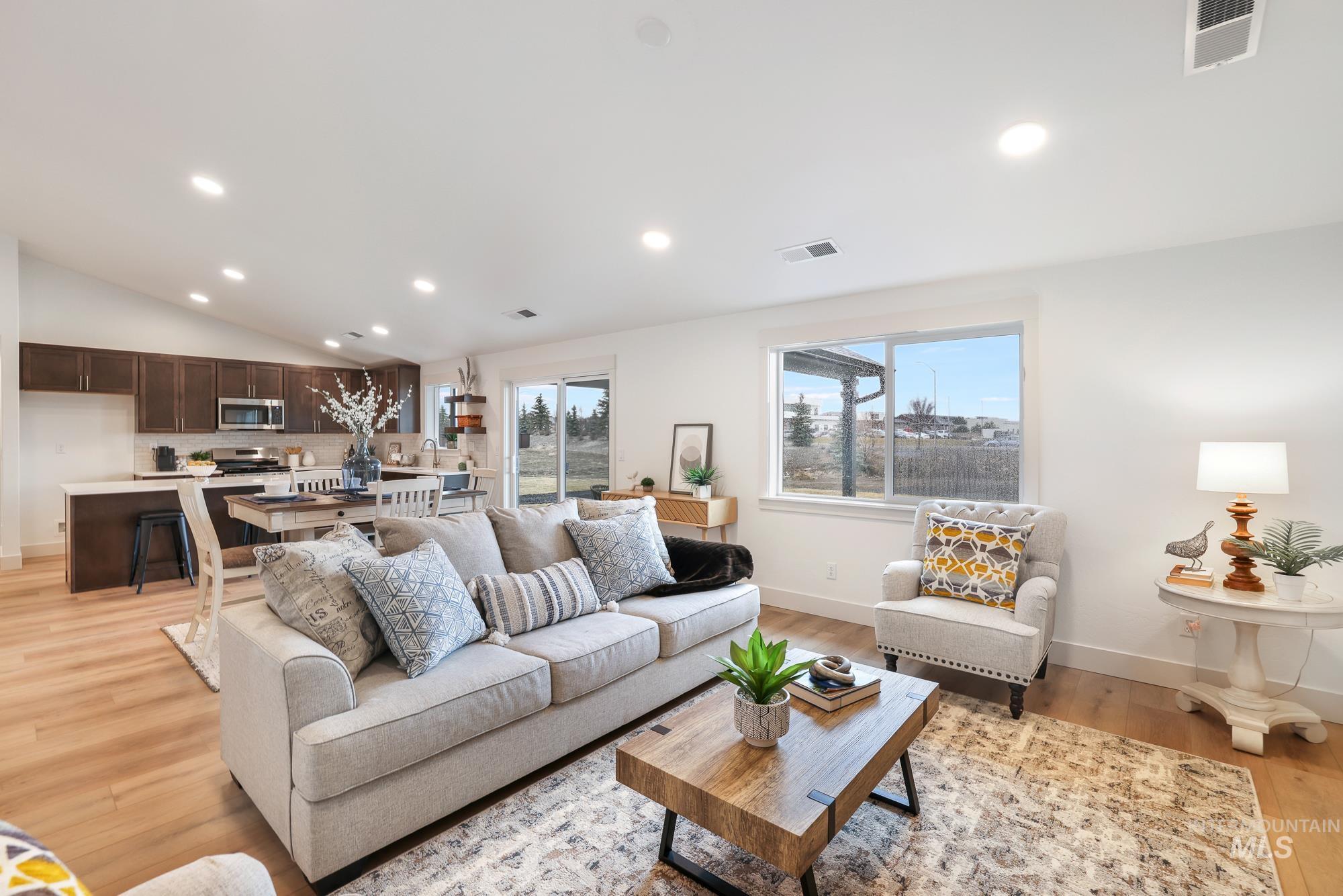 1697 Tule Dr, Twin Falls, Idaho 83301, 4 Bedrooms, 2 Bathrooms, Residential For Sale, Price $429,990, 98986760