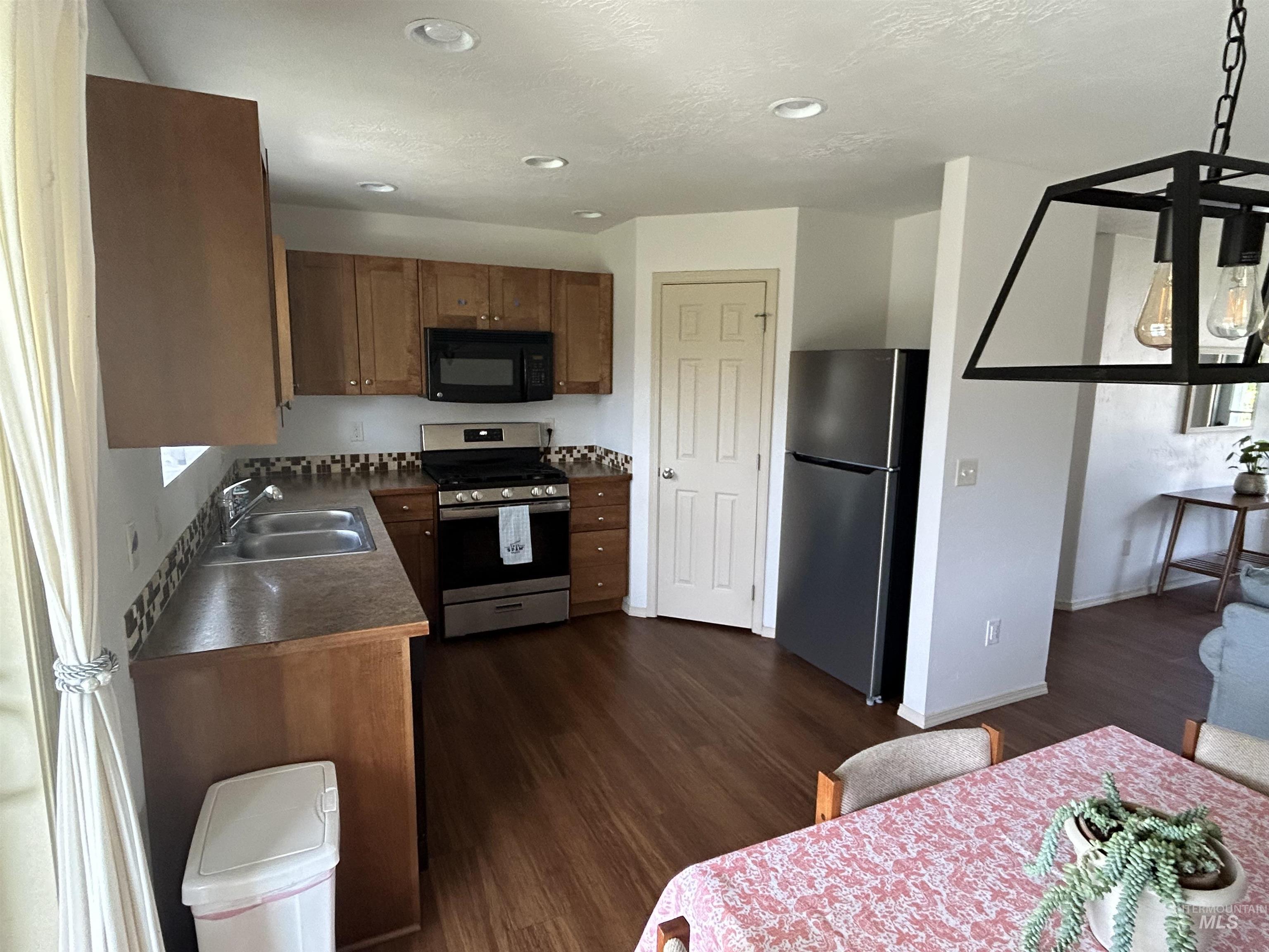 12531 W Kempshire Ct, Star, Idaho 83669, 3 Bedrooms, 2 Bathrooms, Residential For Sale, Price $399,900, 98986767