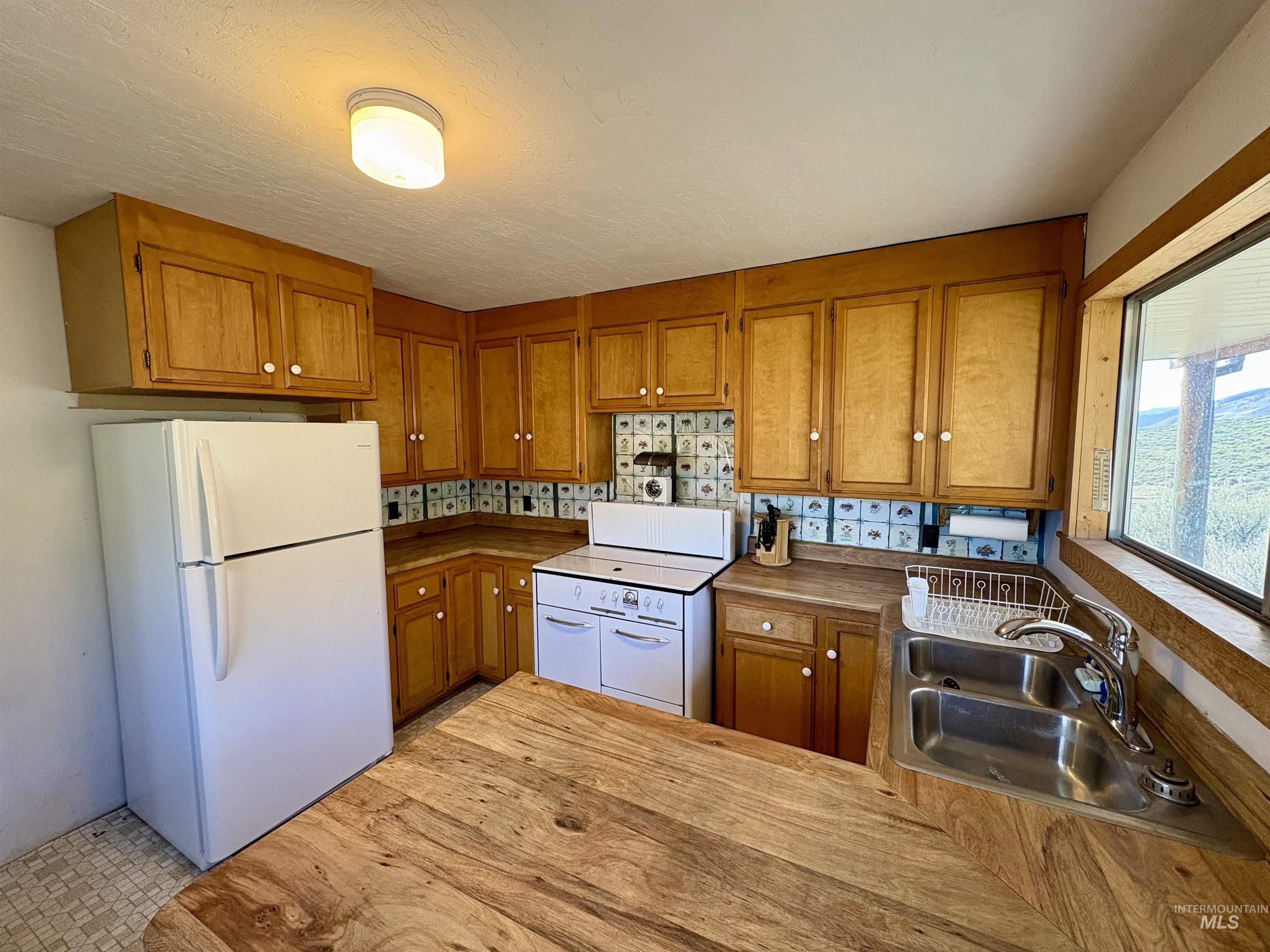 2040 Pahsimeroi Rd., May, Idaho 83253, 3 Bedrooms, 2 Bathrooms, Residential For Sale, Price $950,000, 98986770
