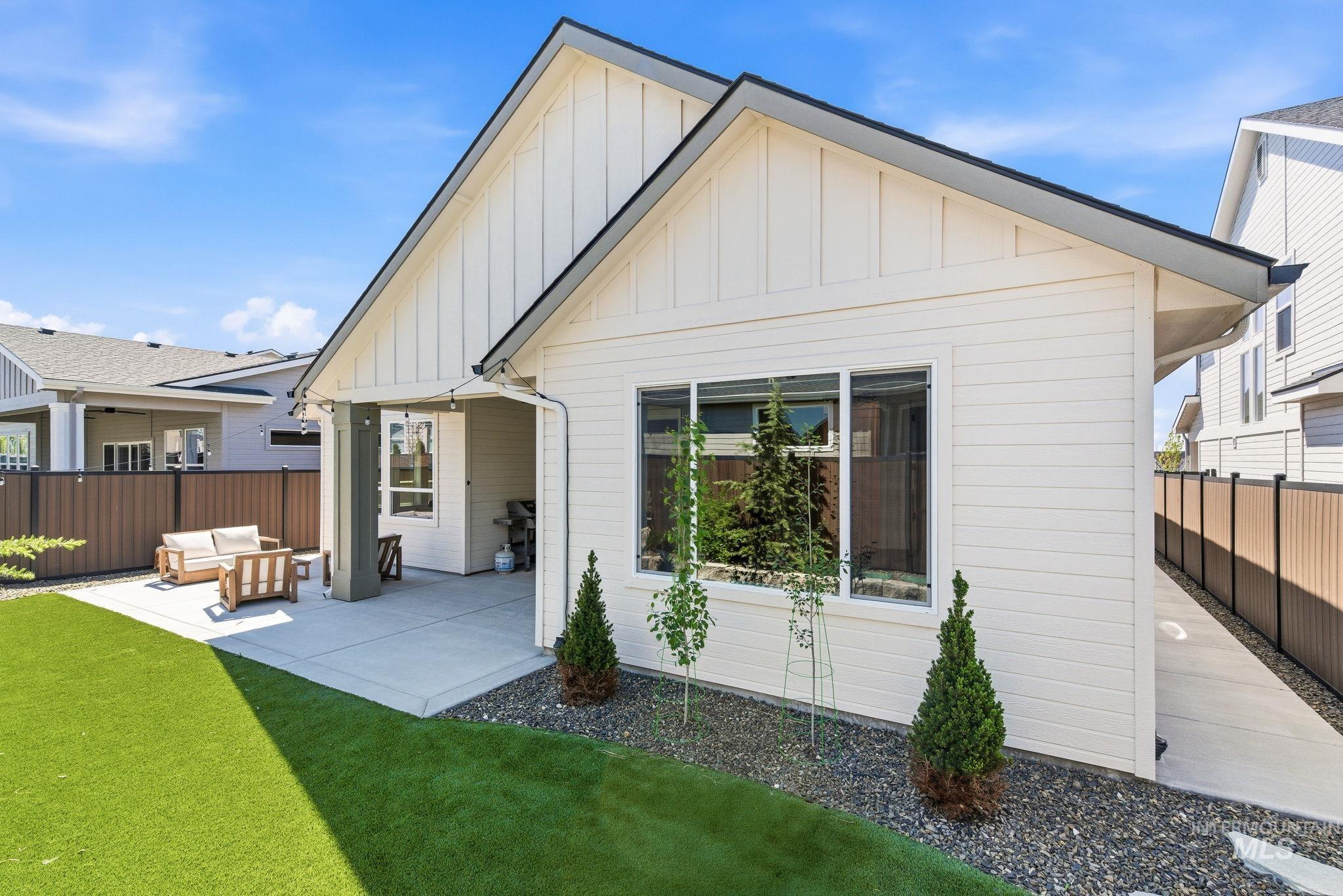1940 E Phenomenal St., Meridian, Idaho 83642, 3 Bedrooms, 2 Bathrooms, Residential For Sale, Price $629,900, 98986773