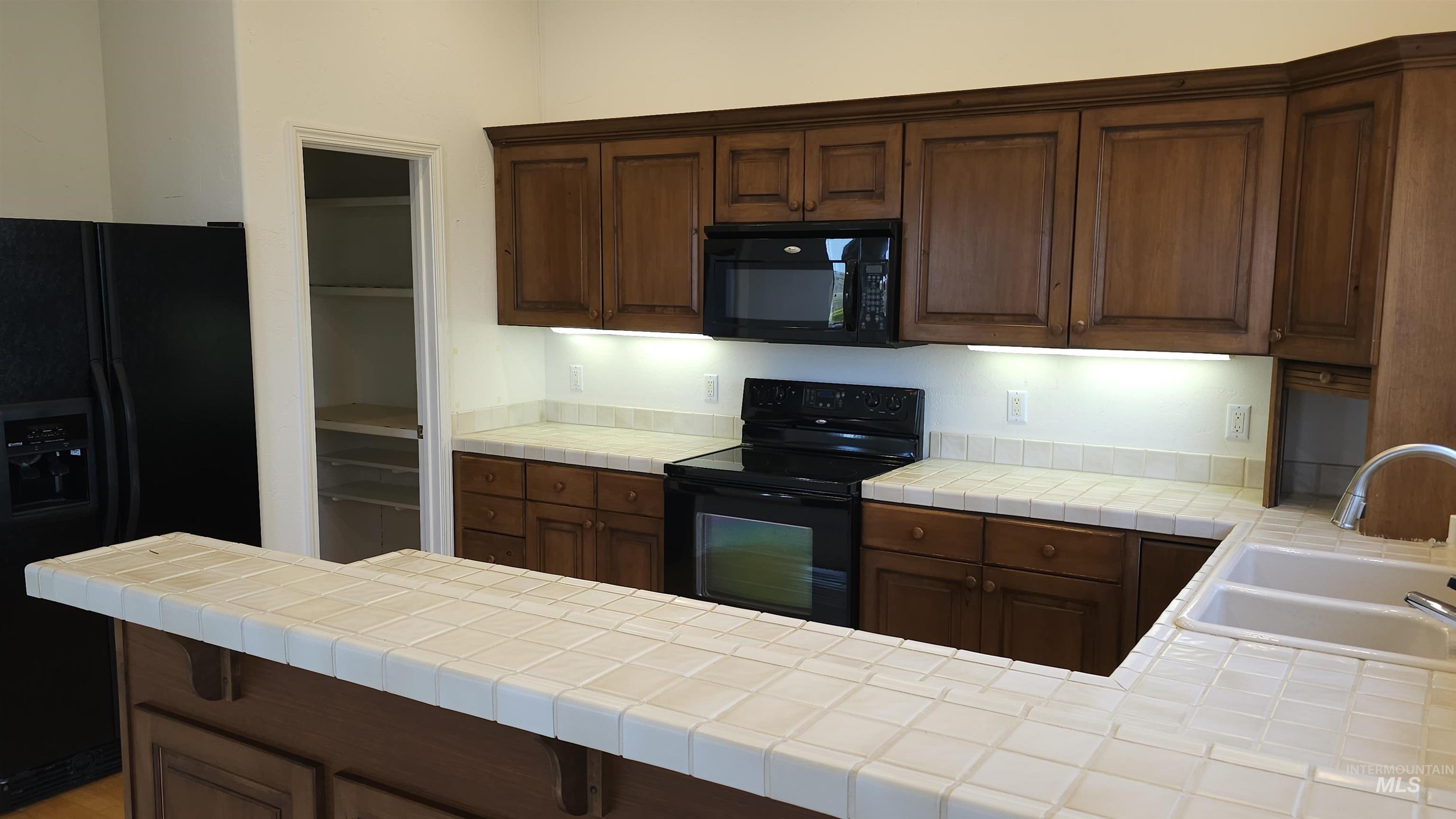 286 River Vista Pl, Twin Falls, Idaho 83301, 3 Bedrooms, Business/Commercial For Sale, Price $519,900,MLS 98986775
