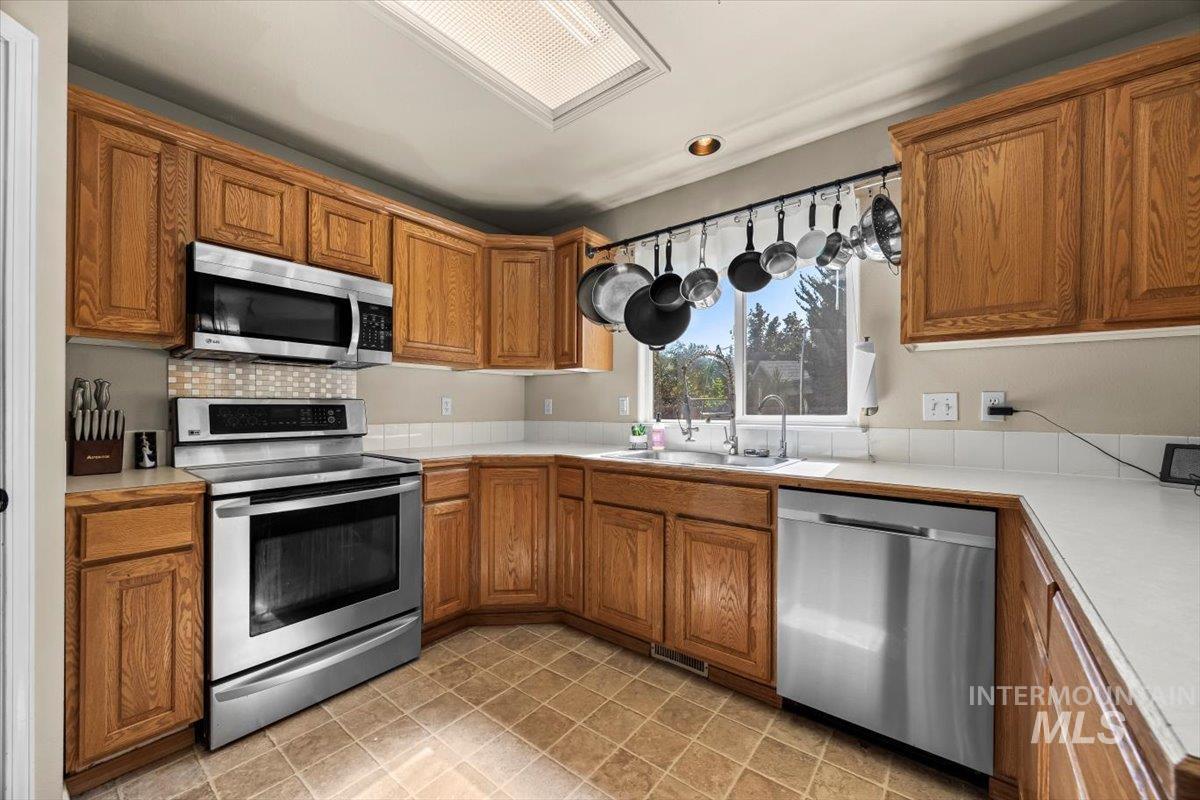 1987 Party Jet, Meridian, Idaho 83642, 3 Bedrooms, 2.5 Bathrooms, Residential For Sale, Price $474,900, 98986777