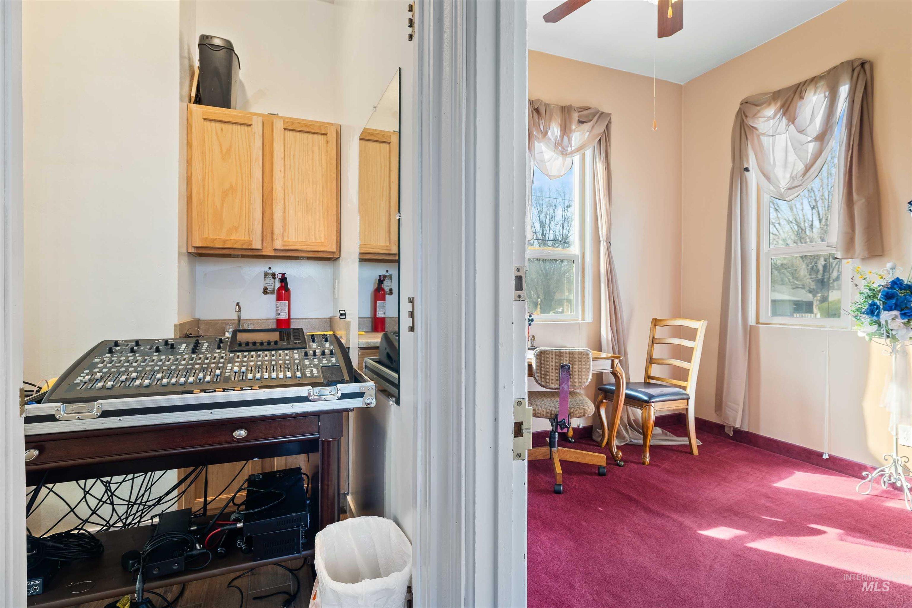 2000 Oakley Ave, Burley, Idaho 83318, 2 Bedrooms, 2 Bathrooms, Residential For Sale, Price $395,000,MLS 98986782