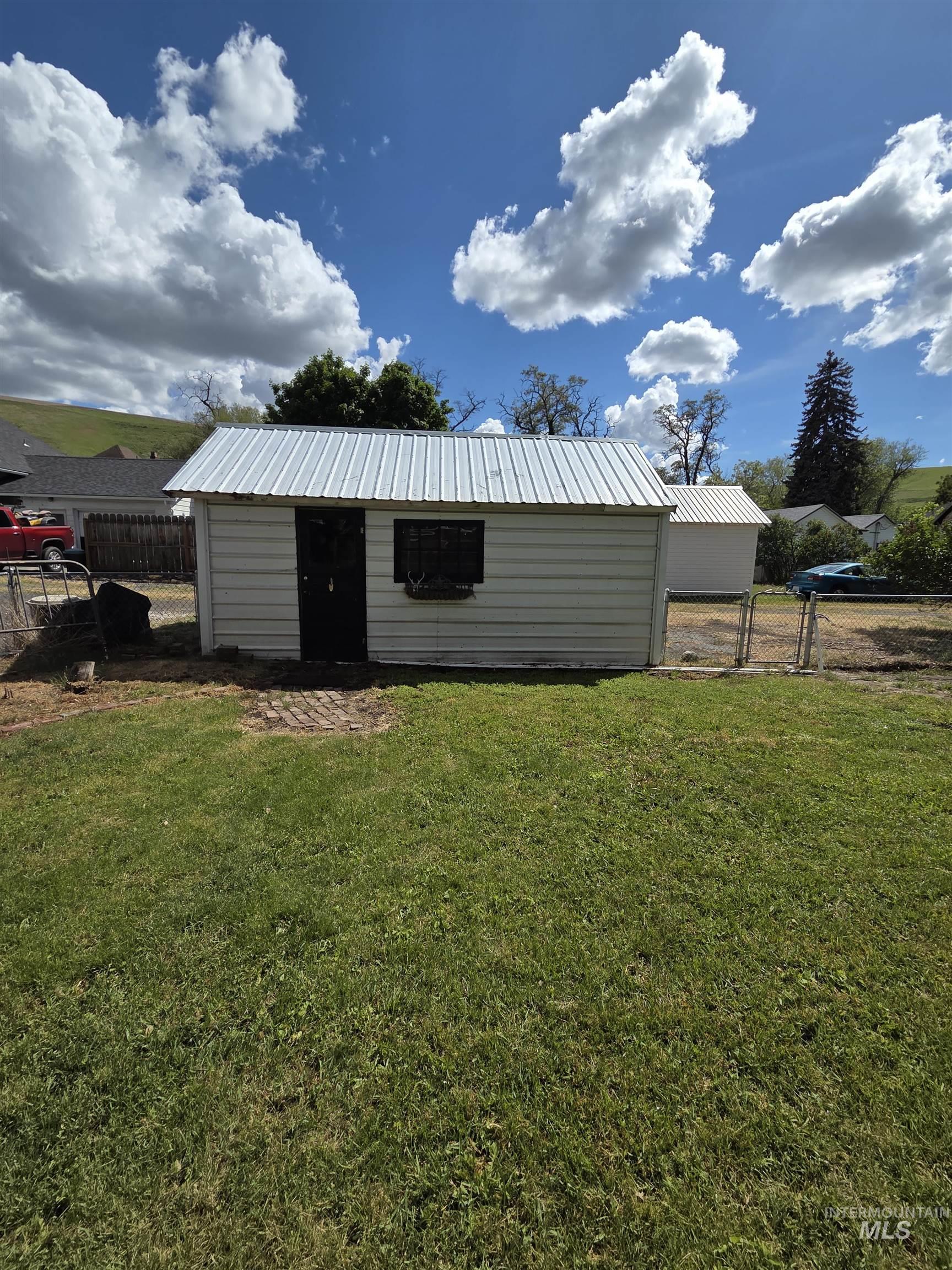 854 Columbia St, Pomeroy, Washington 99347, 2 Bedrooms, 1 Bathroom, Residential For Sale, Price $175,000, 98986790