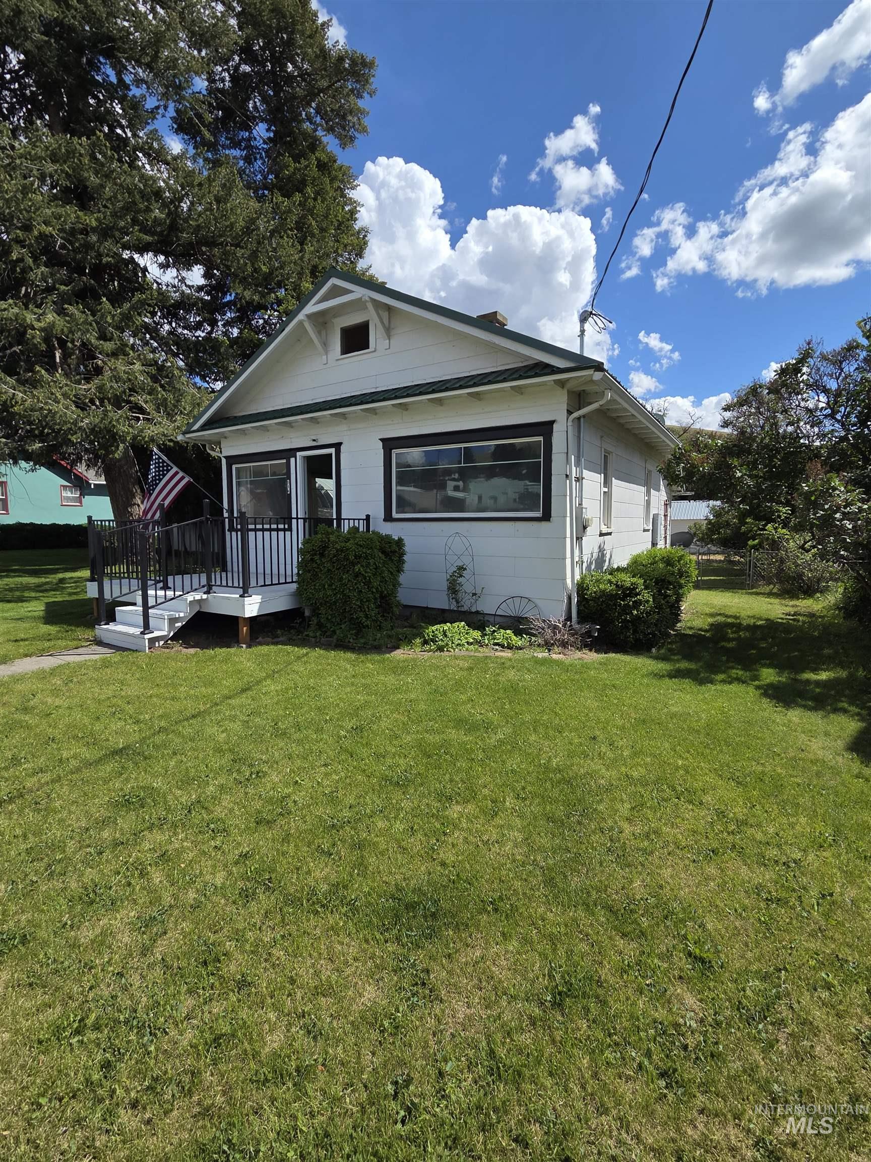854 Columbia St, Pomeroy, Washington 99347, 2 Bedrooms, 1 Bathroom, Residential For Sale, Price $175,000, 98986790