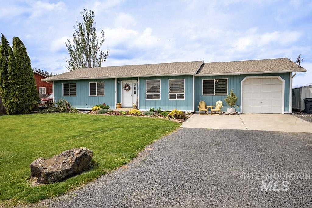 1003 Grand Fir Drive, Moscow, Idaho 83843, 3 Bedrooms, 2 Bathrooms, Residential For Sale, Price $425,000,MLS 98986793