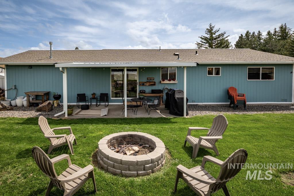 1003 Grand Fir Drive, Moscow, Idaho 83843, 3 Bedrooms, 2 Bathrooms, Residential For Sale, Price $425,000,MLS 98986793