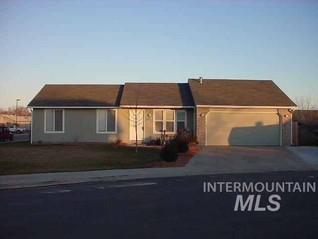 377 W Chrisfield Dr., Meridian, Idaho 83642, 3 Bedrooms, 2 Bathrooms, Residential For Sale, Price $419,900,MLS 98986794