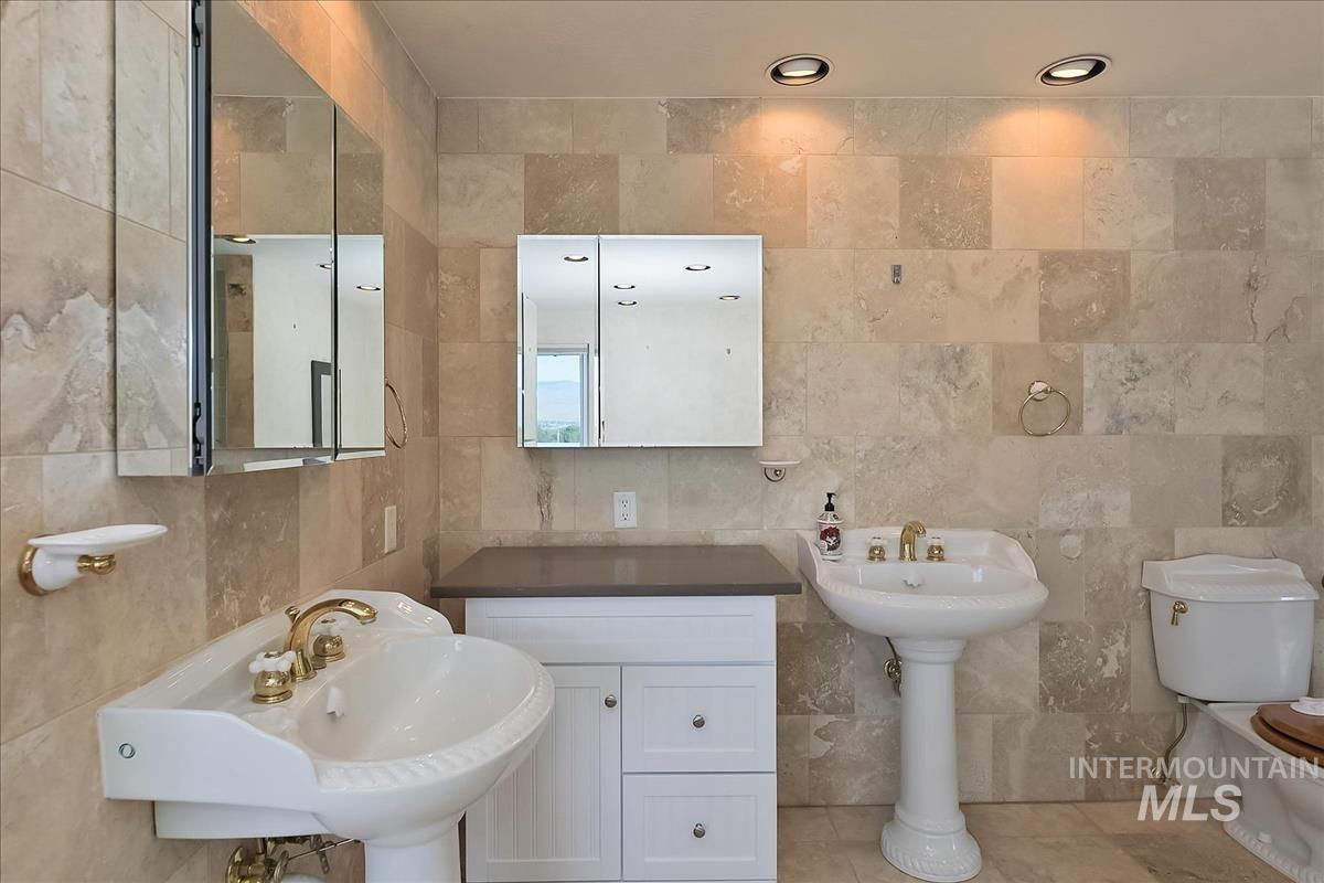 2804 W Sunrise Rim Rd, Boise, Idaho 83705, 5 Bedrooms, 3.5 Bathrooms, Residential For Sale, Price $749,000, 98986798