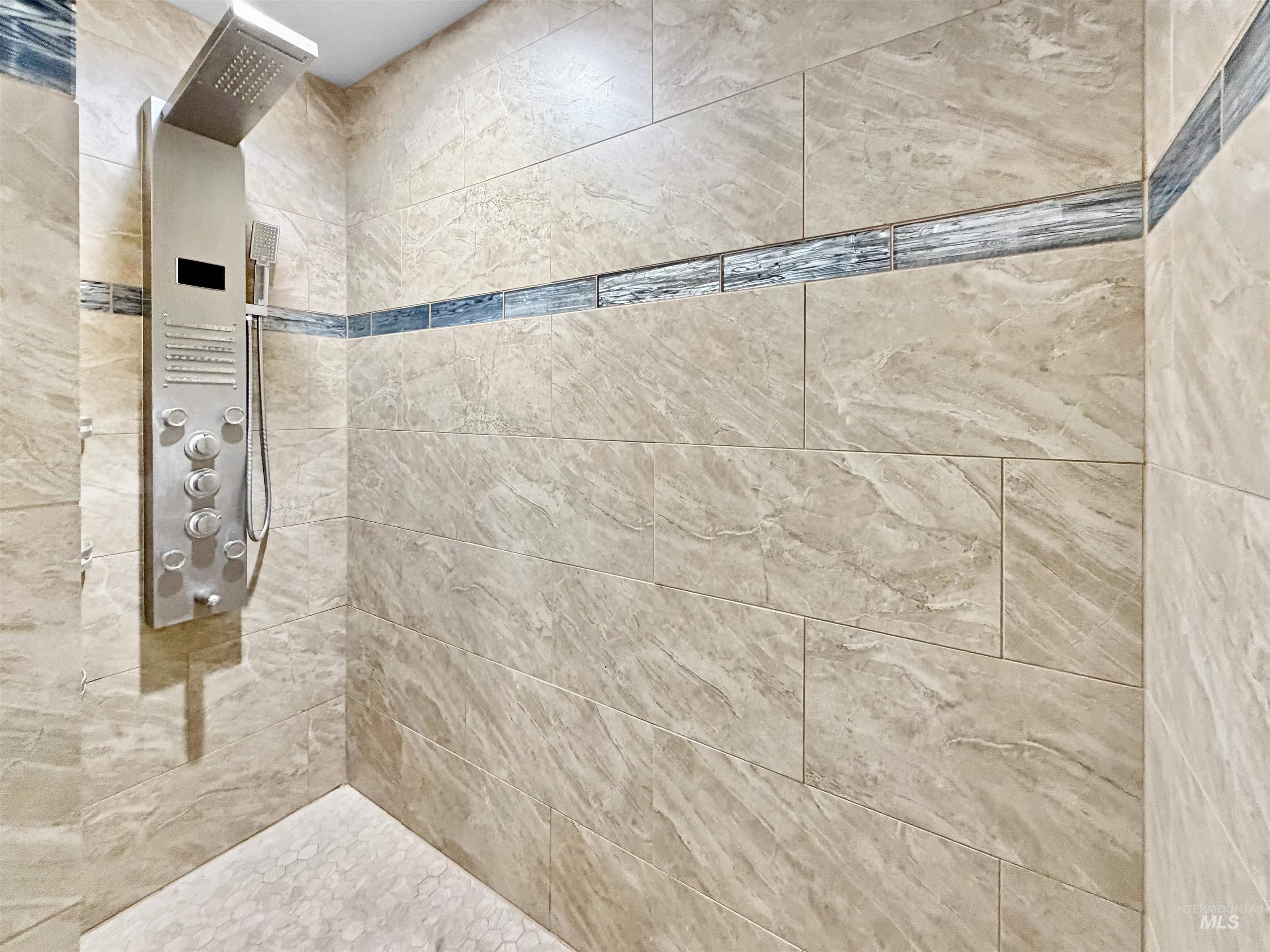 385 W Shiloh Drive, Lewiston, Idaho 83501, 5 Bedrooms, 3 Bathrooms, Residential For Sale, Price $615,000, 98986799