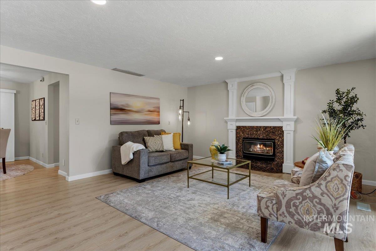 599 N Pebble Beach Way, Eagle, Idaho 83616, 4 Bedrooms, 2.5 Bathrooms, Residential For Sale, Price $739,900,MLS 98986802