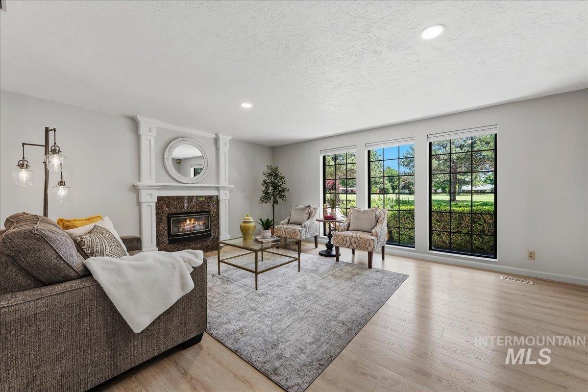 599 N Pebble Beach Way, Eagle, Idaho 83616, 4 Bedrooms, 2.5 Bathrooms, Residential For Sale, Price $739,900,MLS 98986802