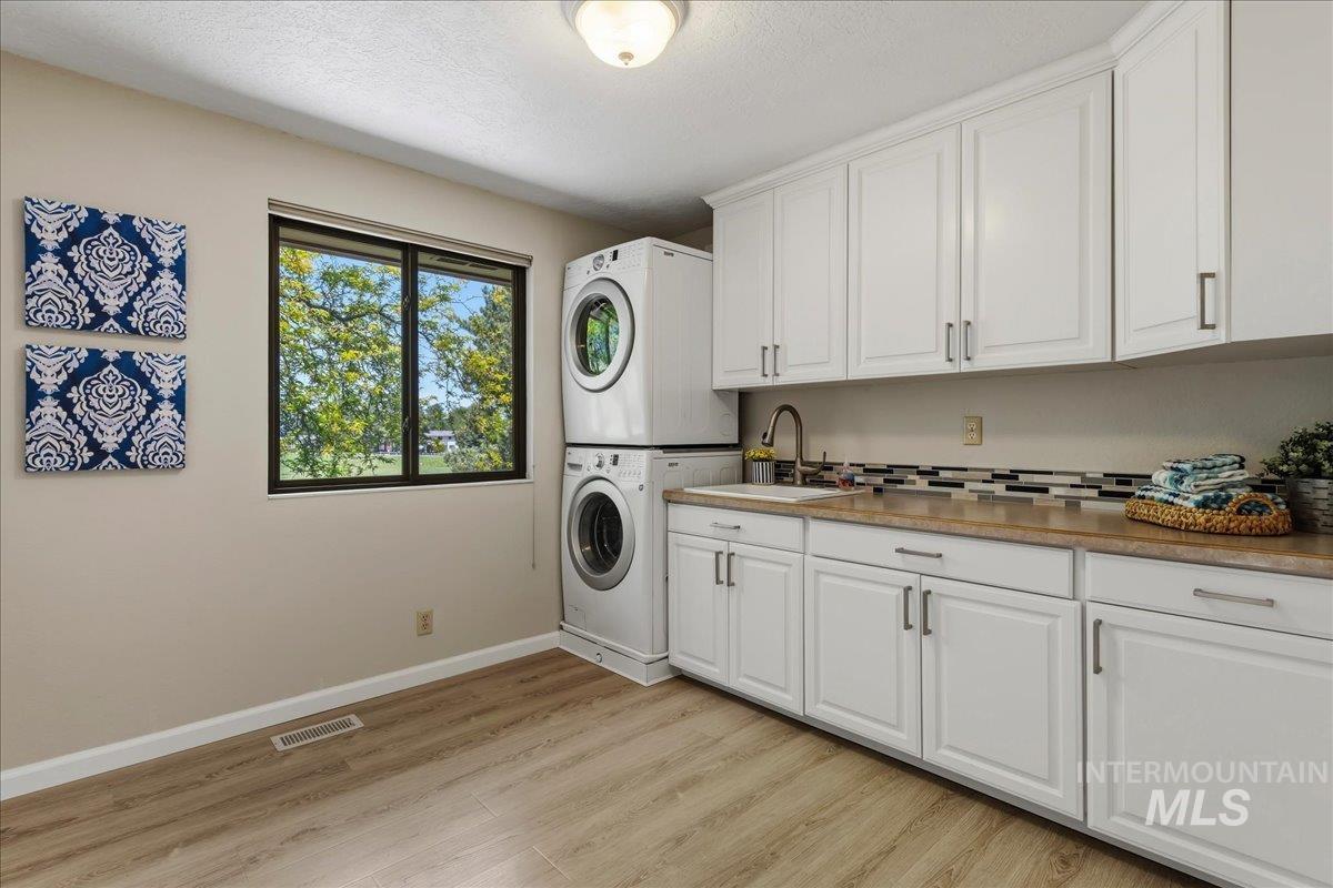 599 N Pebble Beach Way, Eagle, Idaho 83616, 4 Bedrooms, 2.5 Bathrooms, Residential For Sale, Price $739,900,MLS 98986802